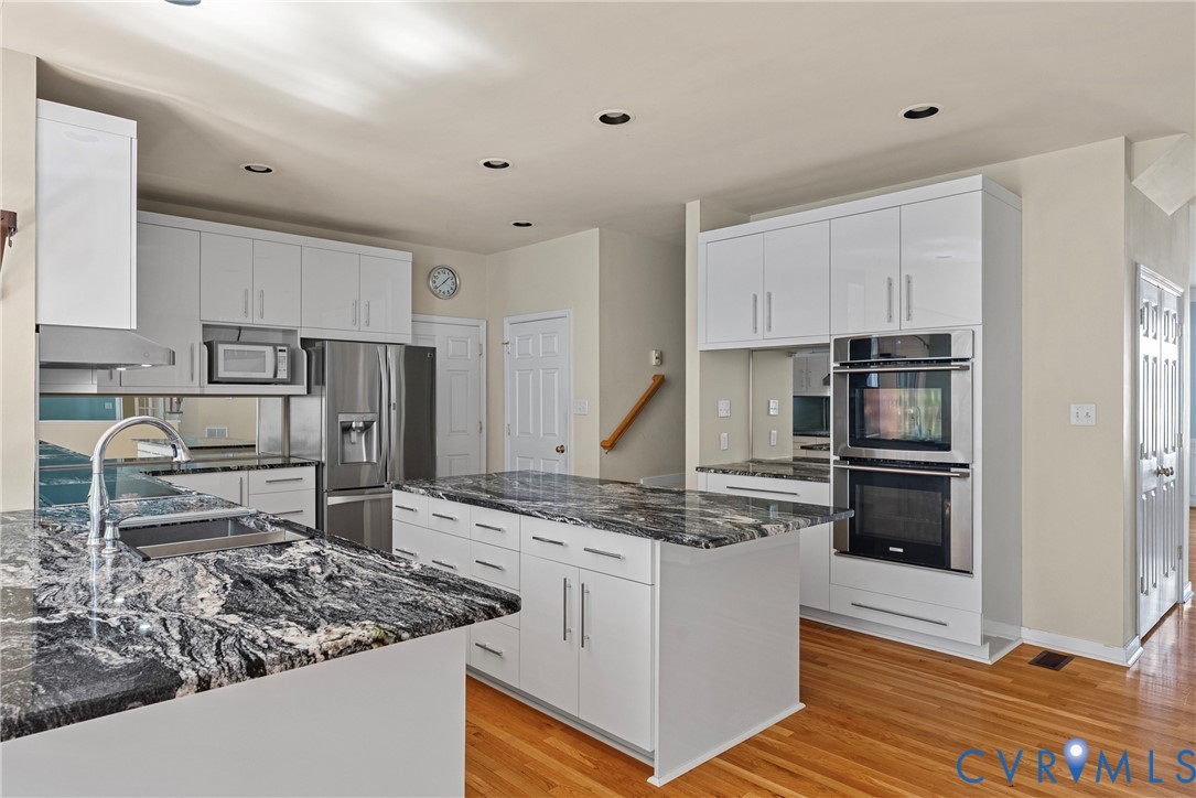 8401 Hampton Valley Dr