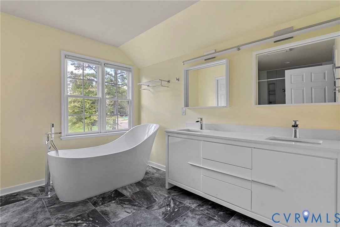 8401 Hampton Valley Dr