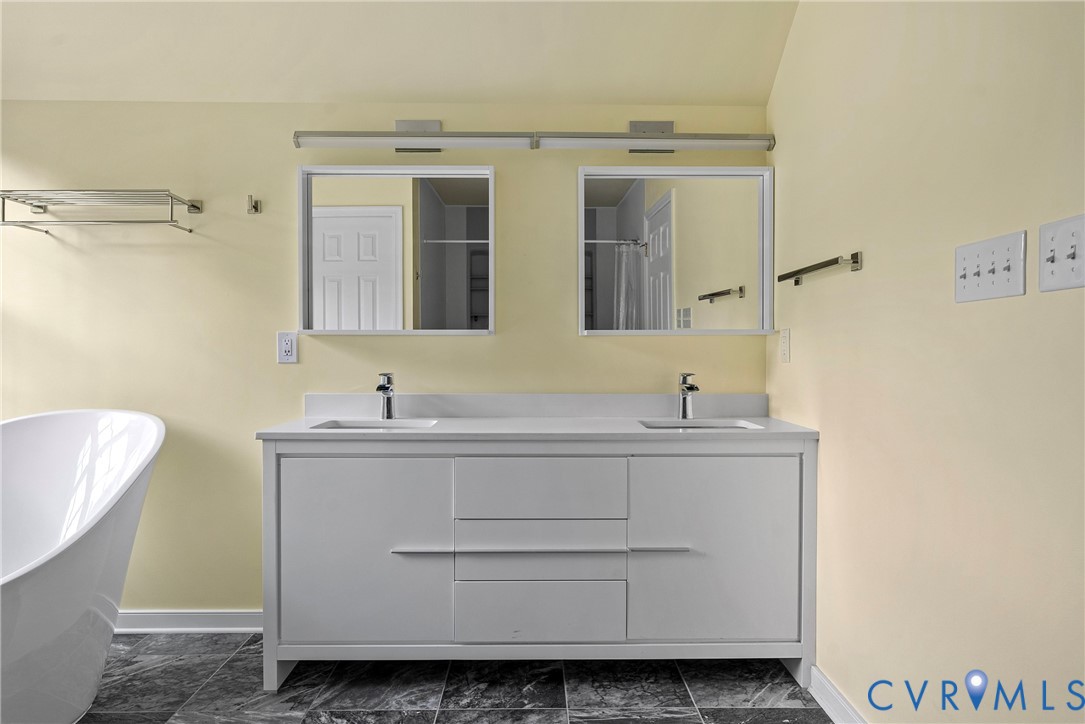 8401 Hampton Valley Dr