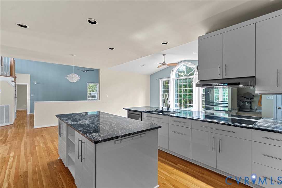 8401 Hampton Valley Dr