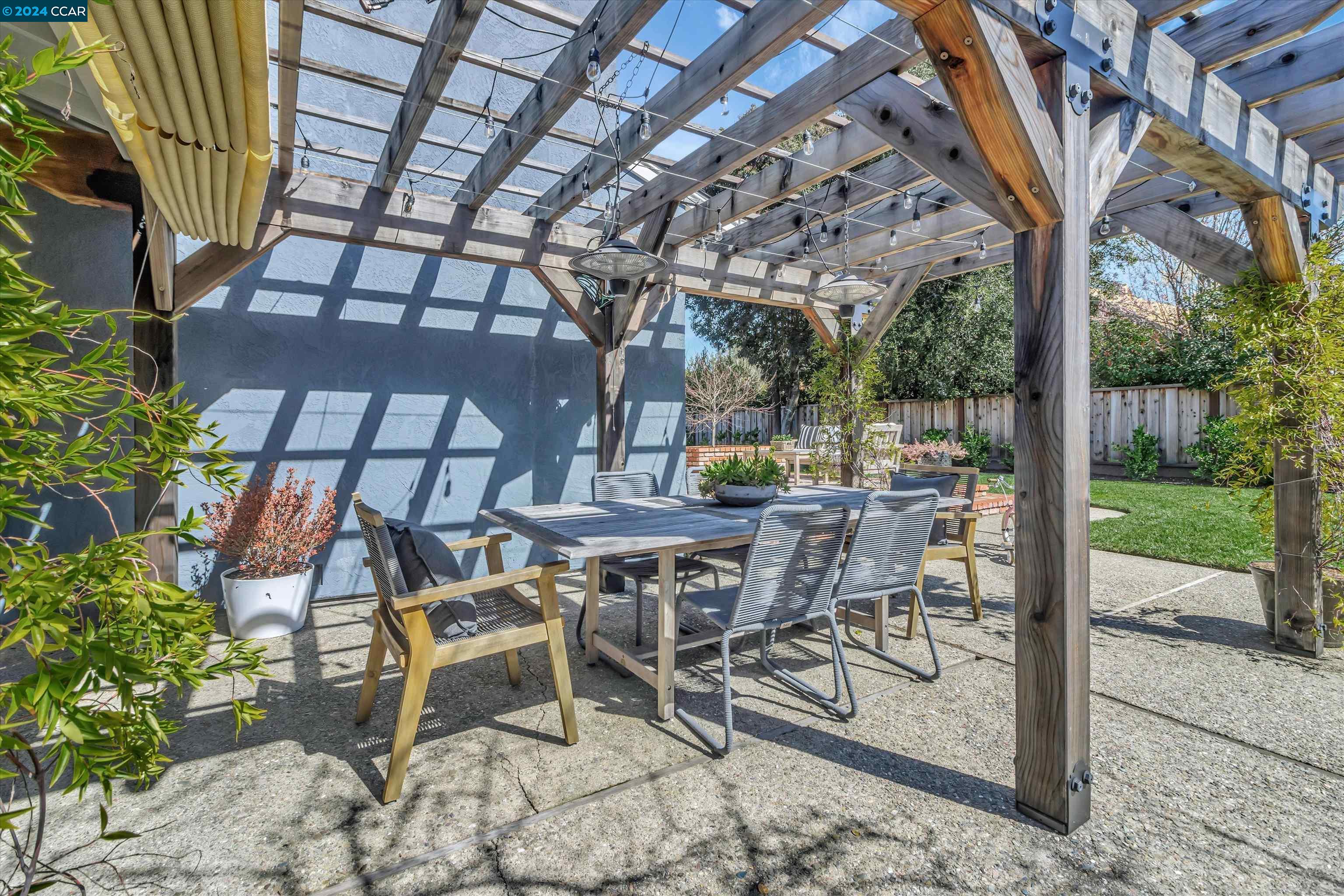 125 Whitethorne Dr