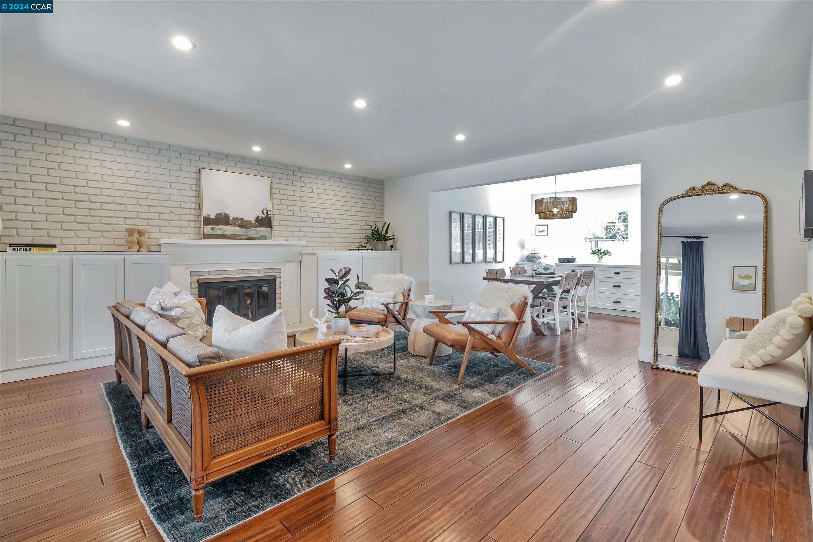 125 Whitethorne Dr