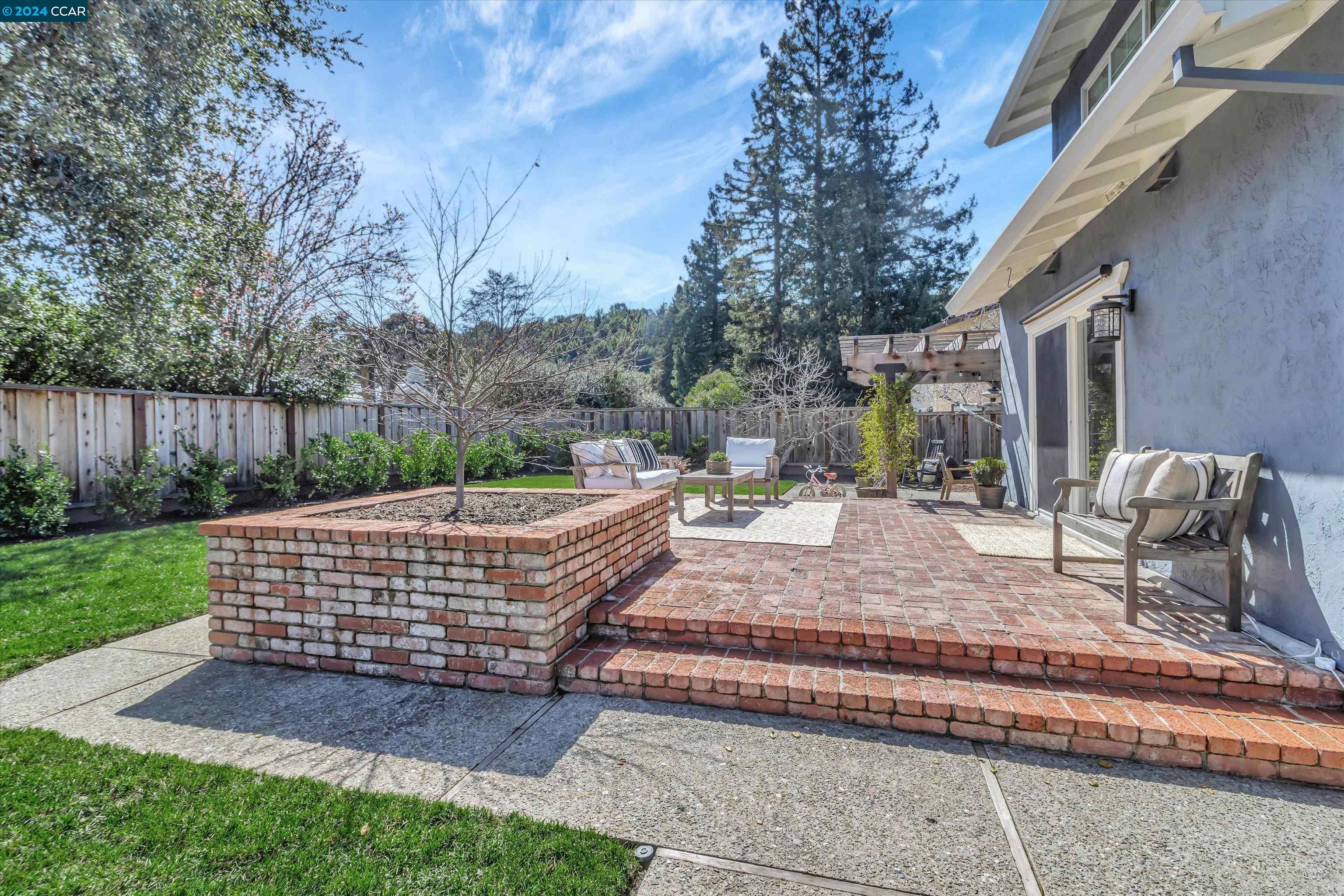 125 Whitethorne Dr