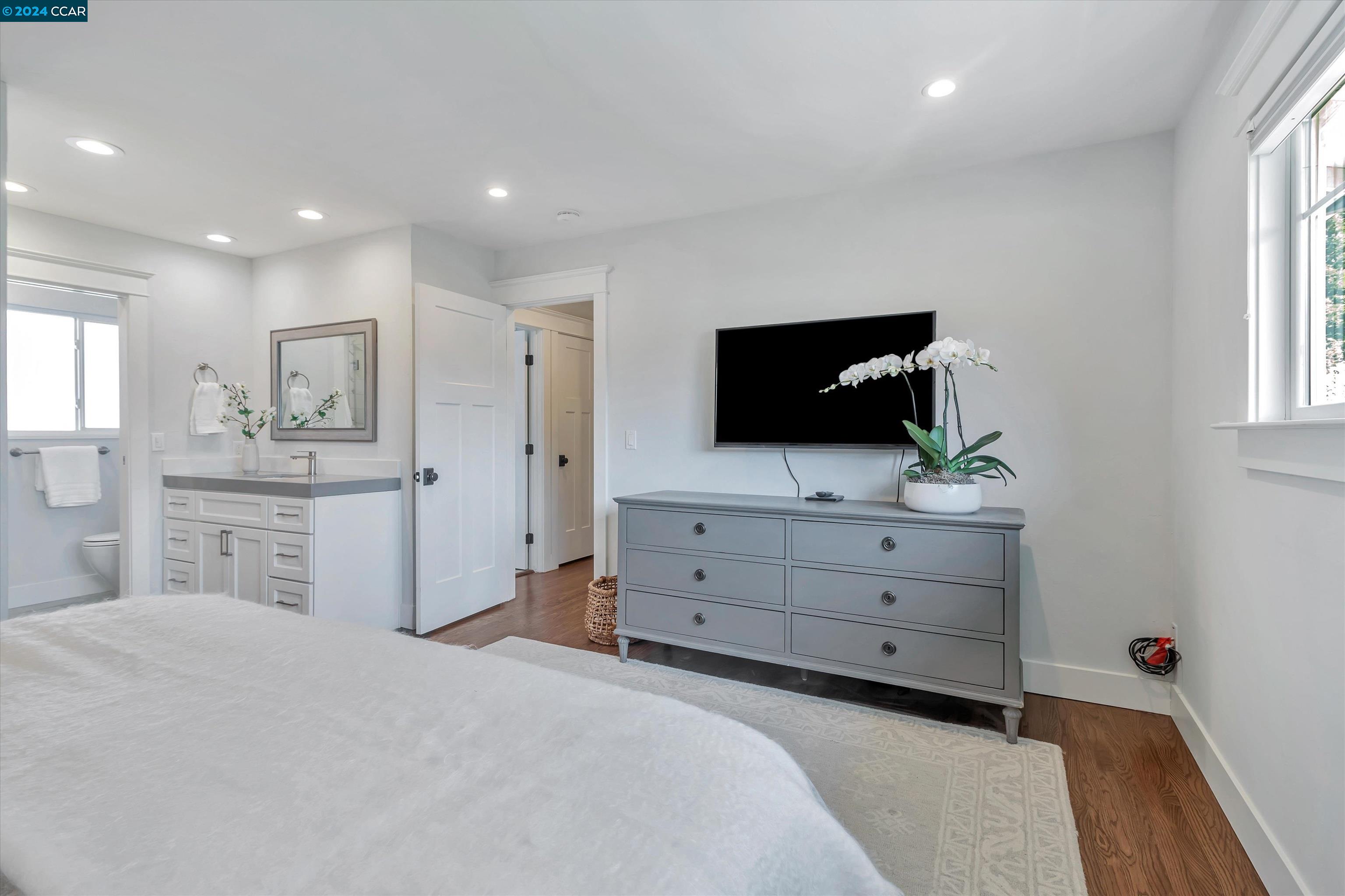 125 Whitethorne Dr