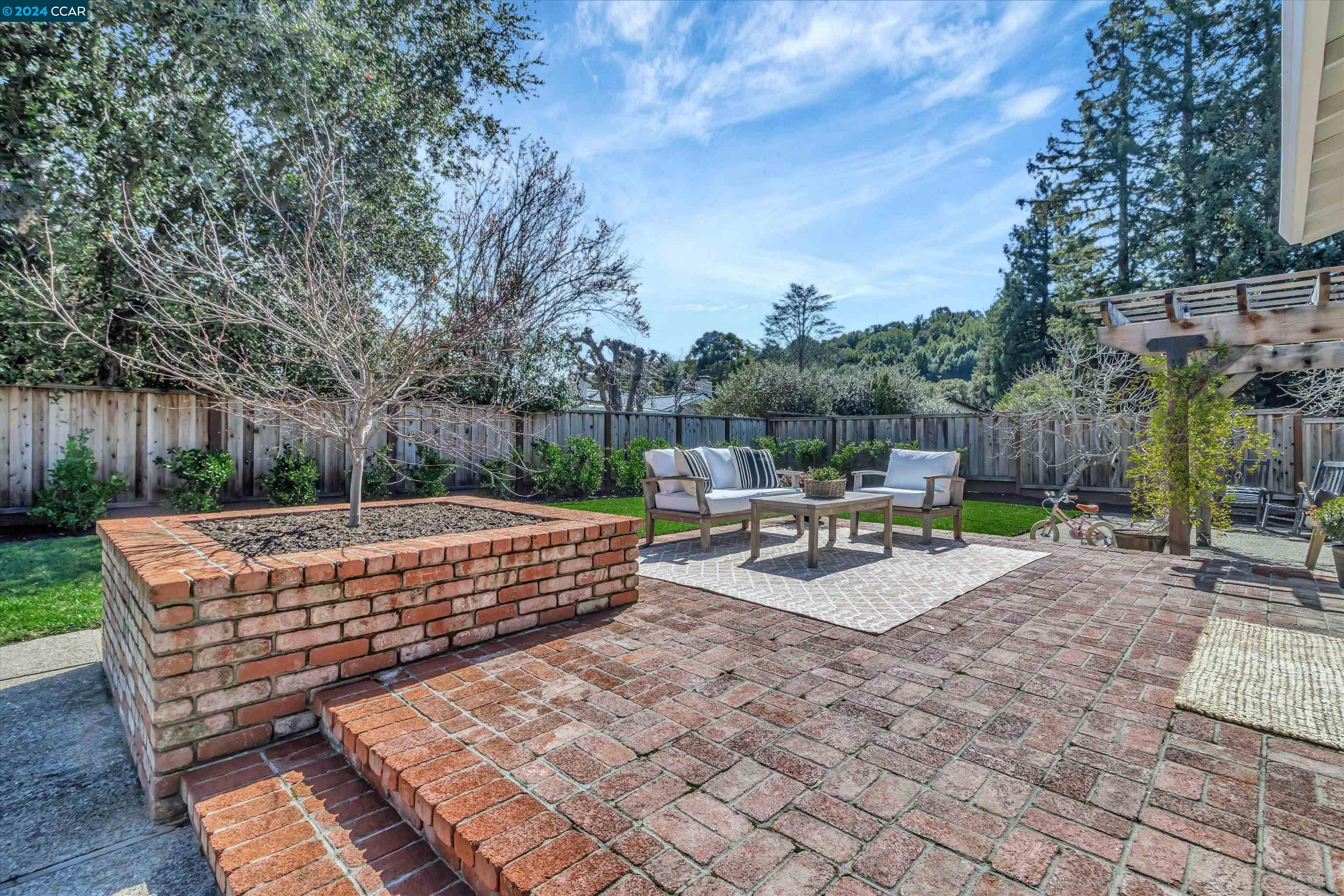 125 Whitethorne Dr