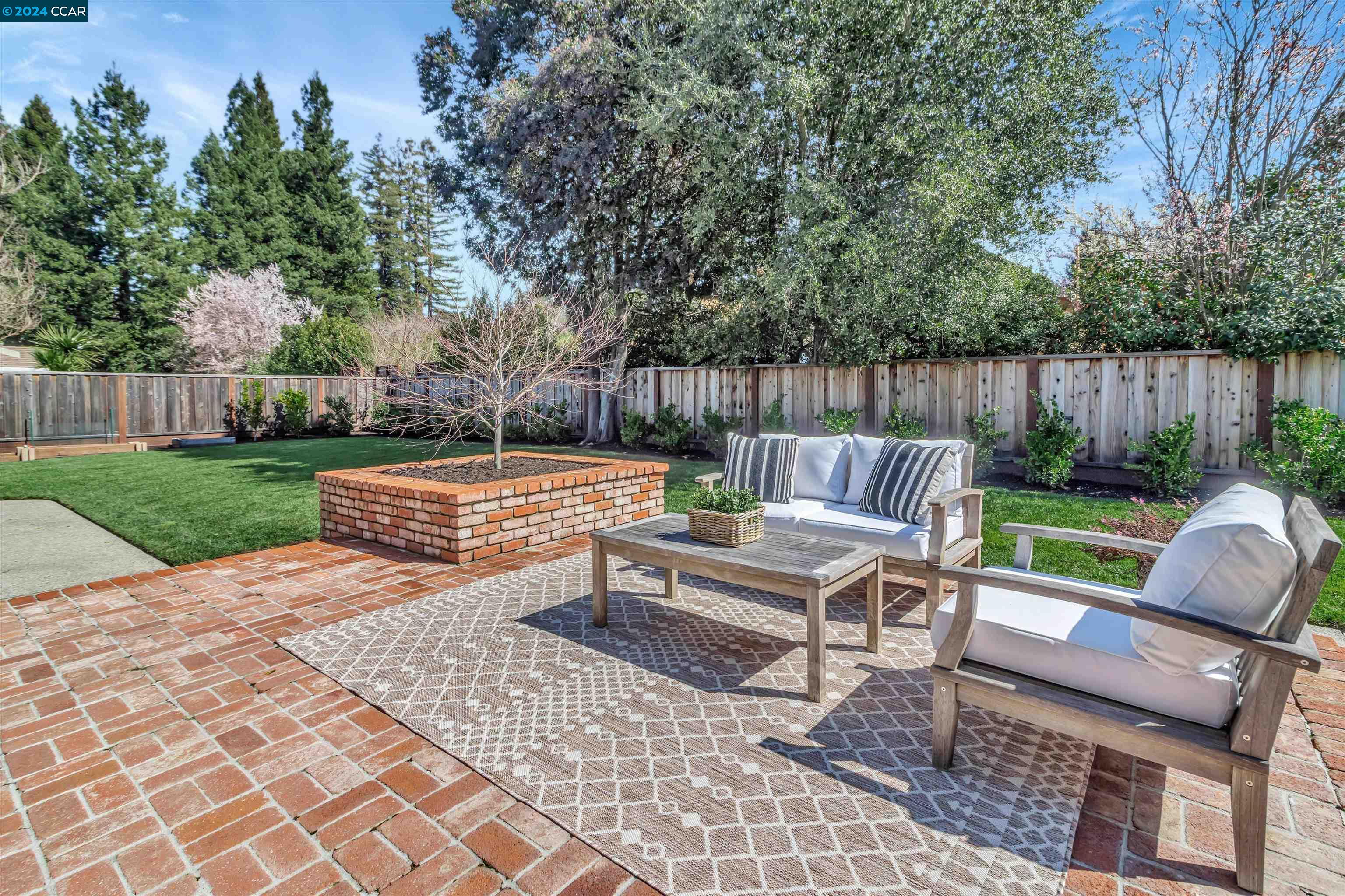 125 Whitethorne Dr