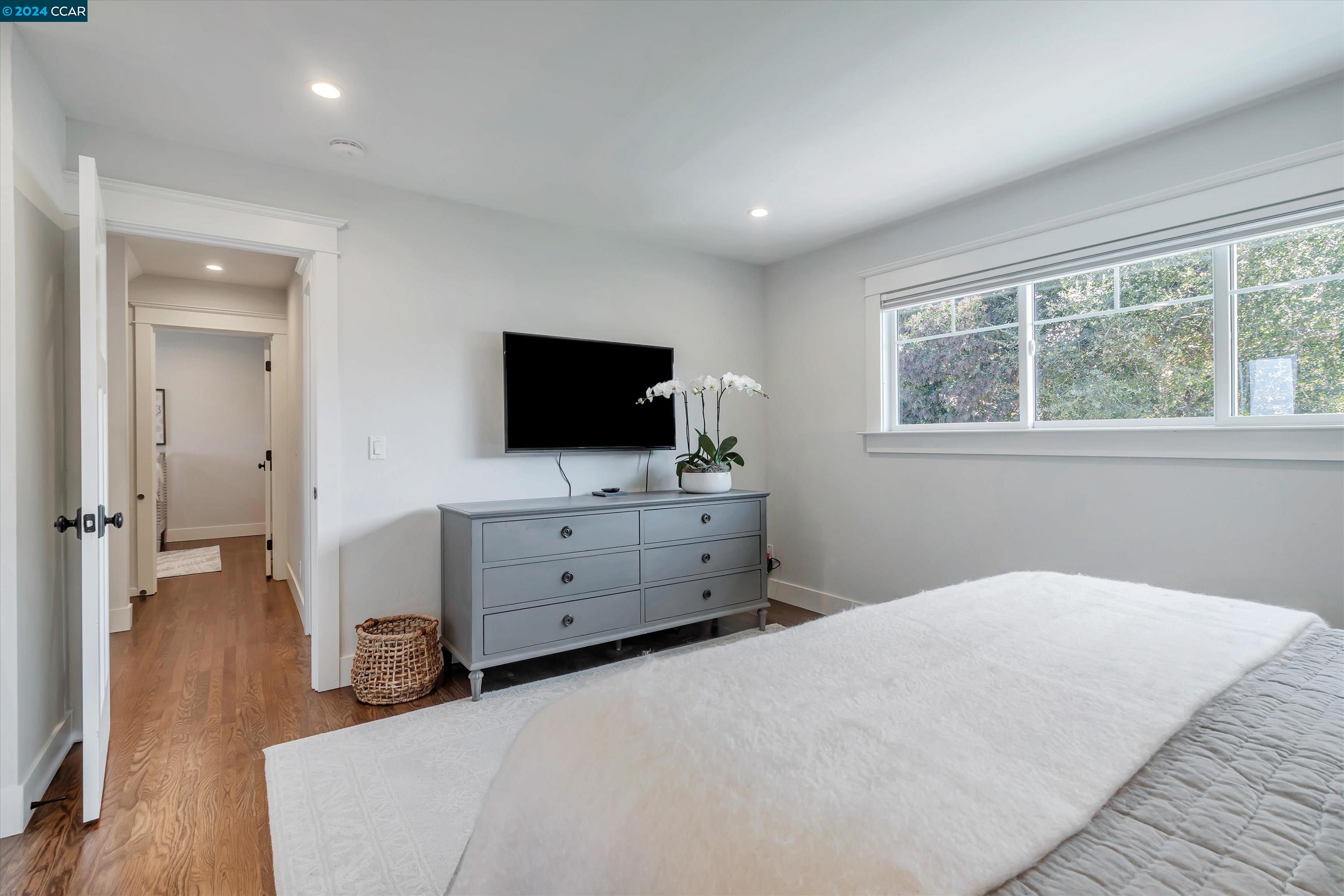 125 Whitethorne Dr