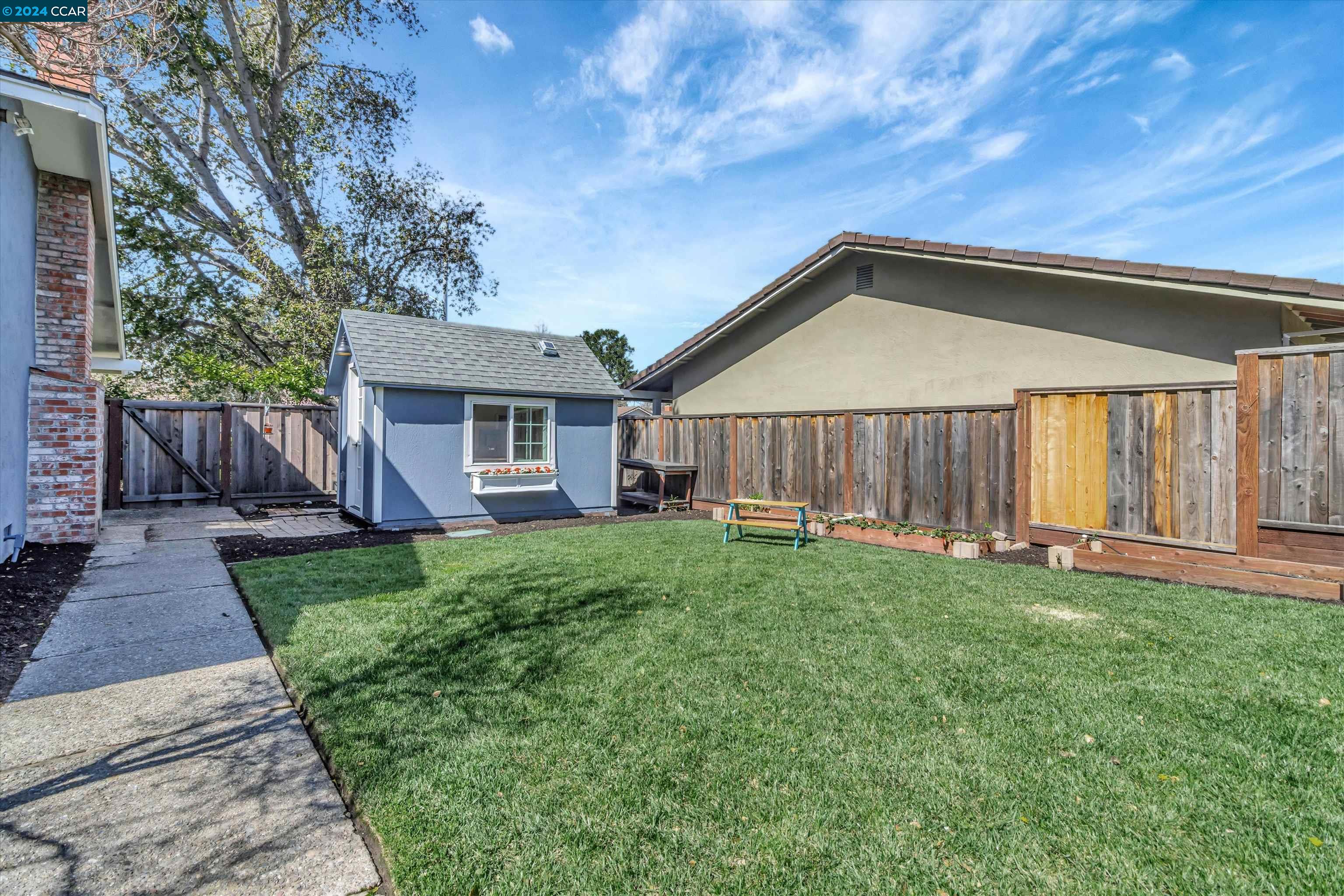 125 Whitethorne Dr