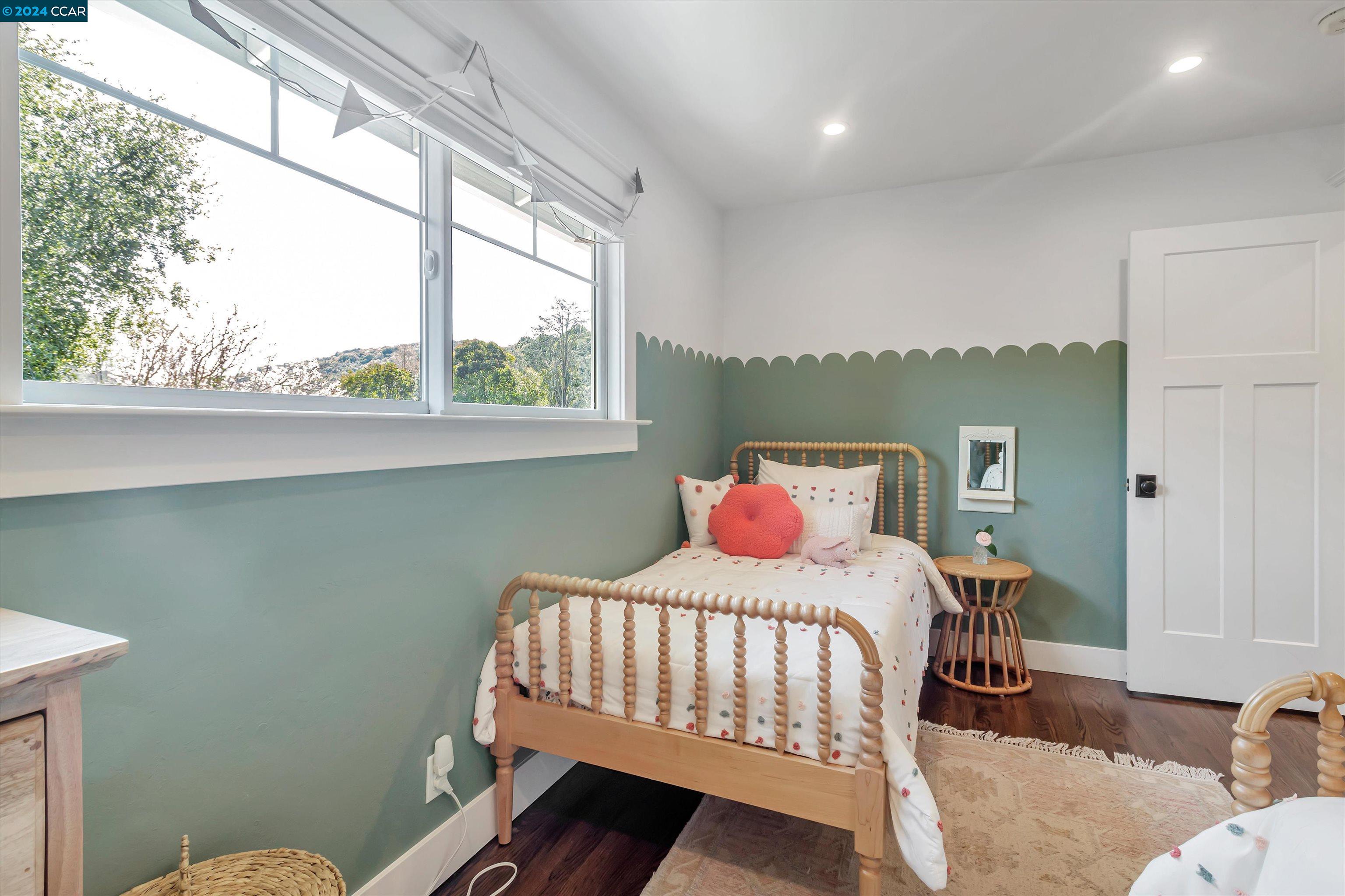 125 Whitethorne Dr