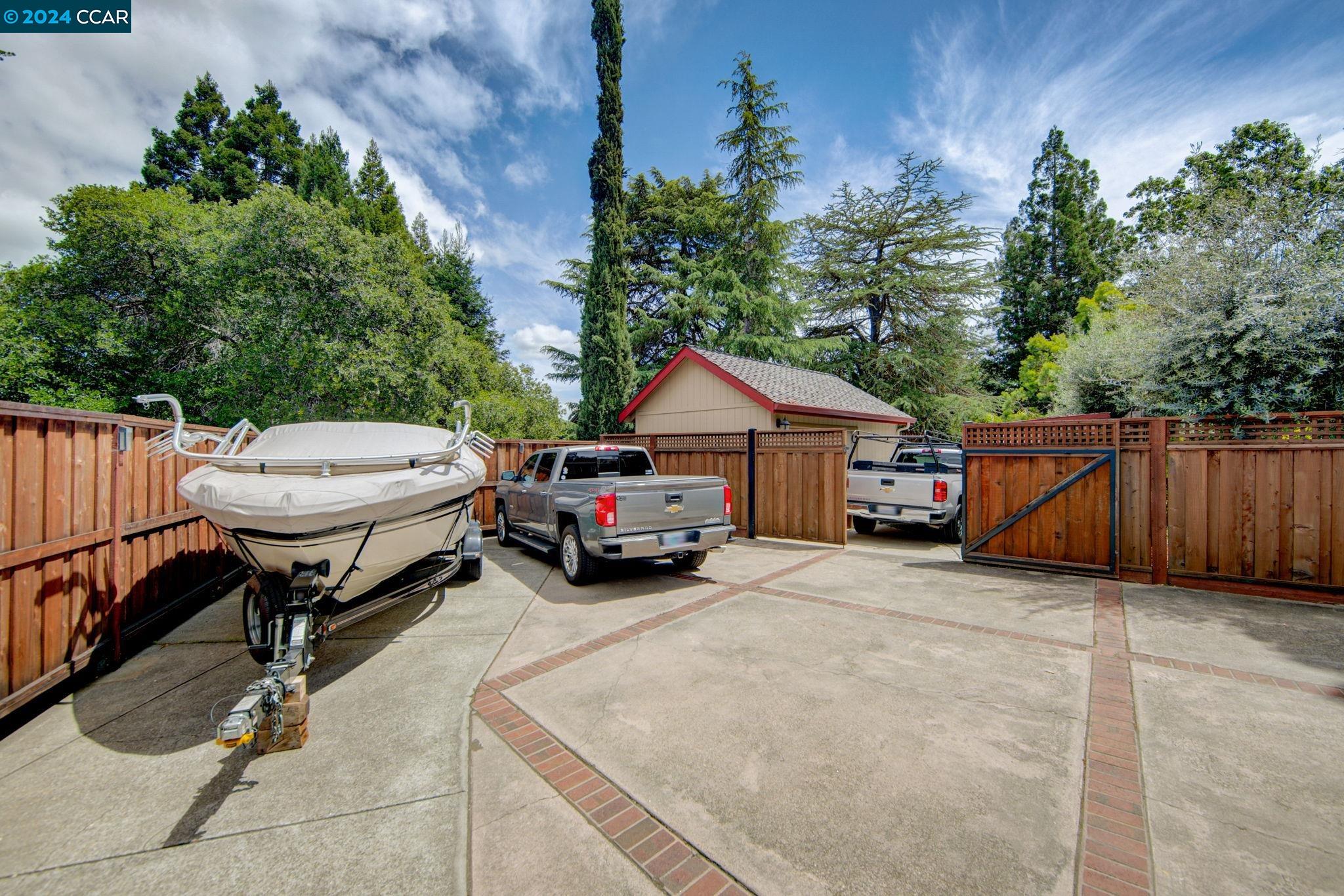 915 Grayson Lane