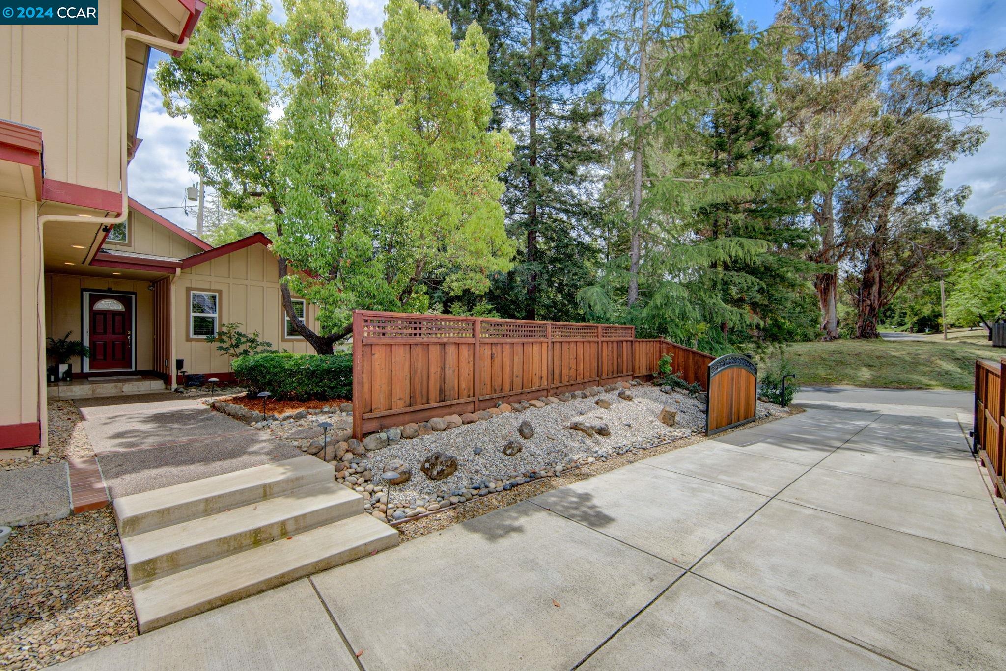 915 Grayson Lane