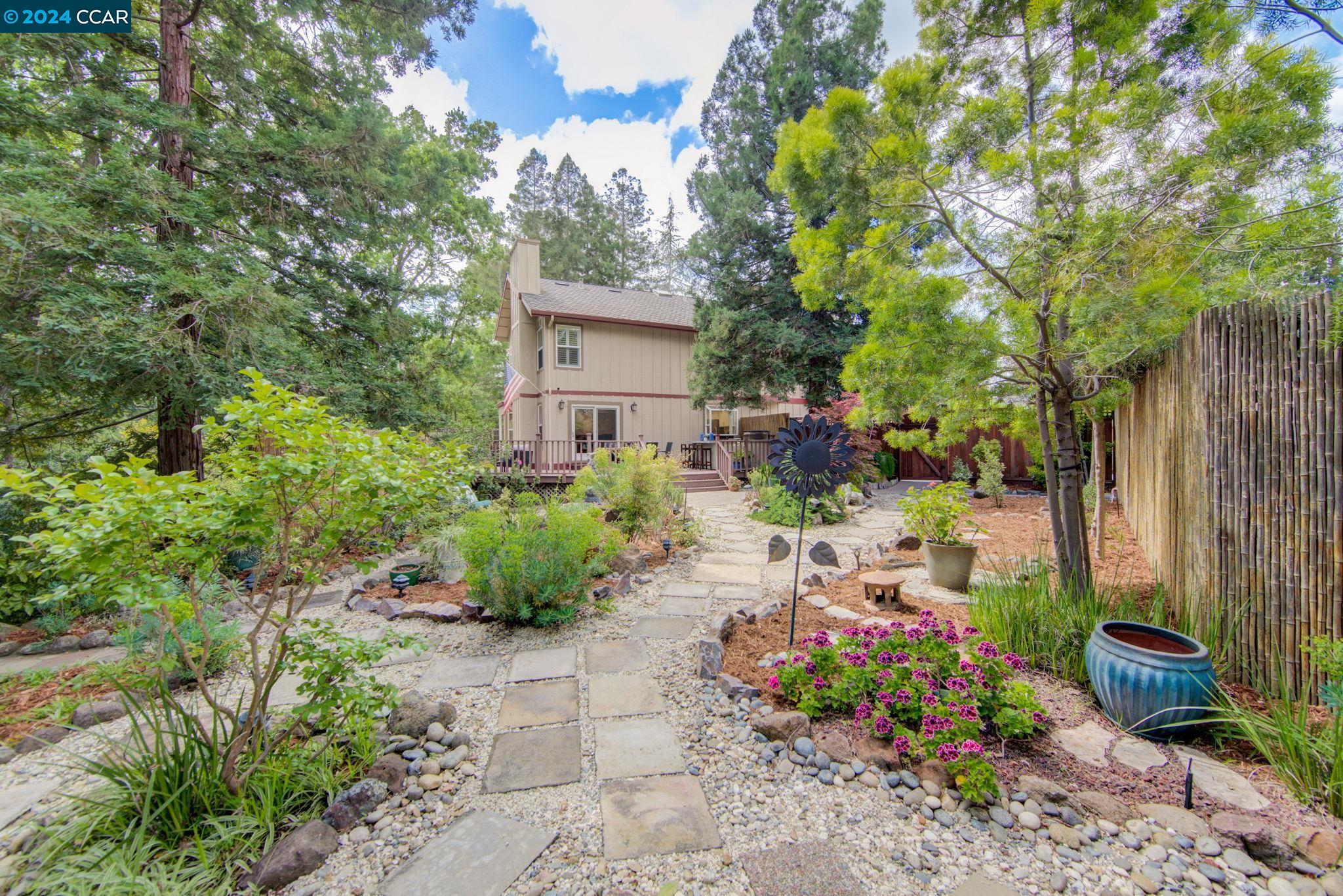 915 Grayson Lane