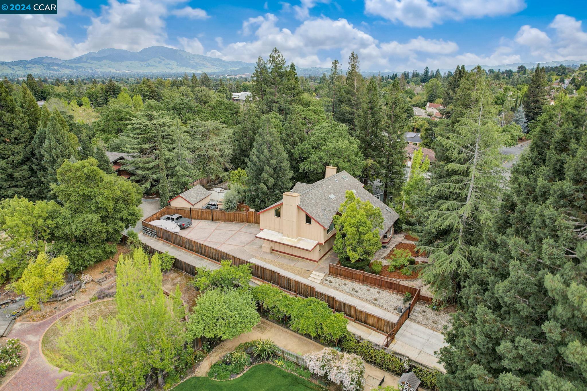 915 Grayson Lane