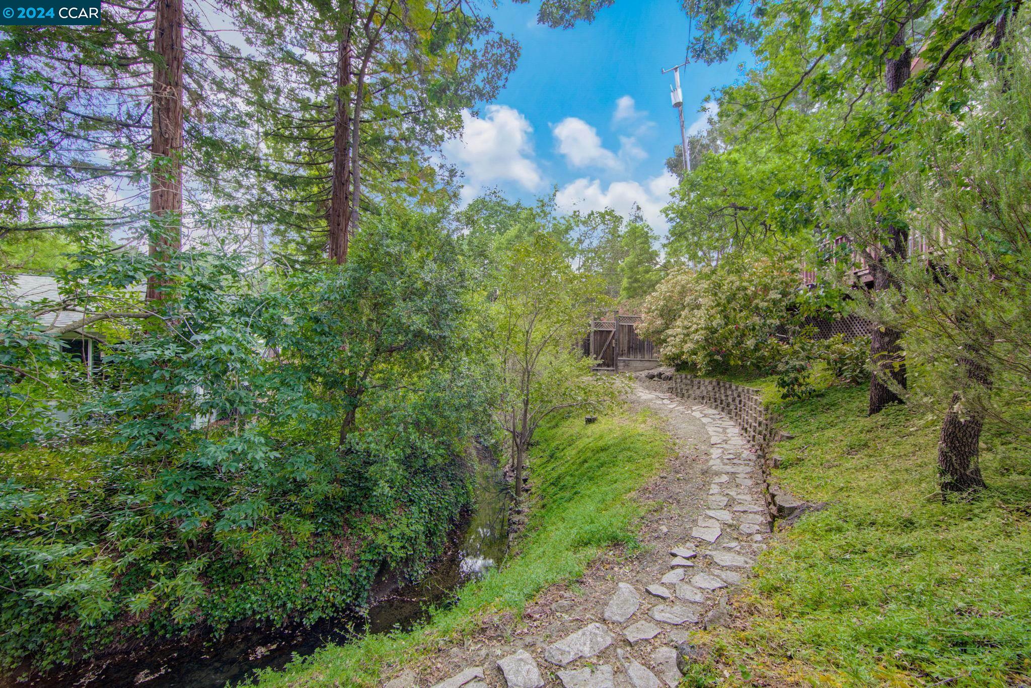915 Grayson Lane