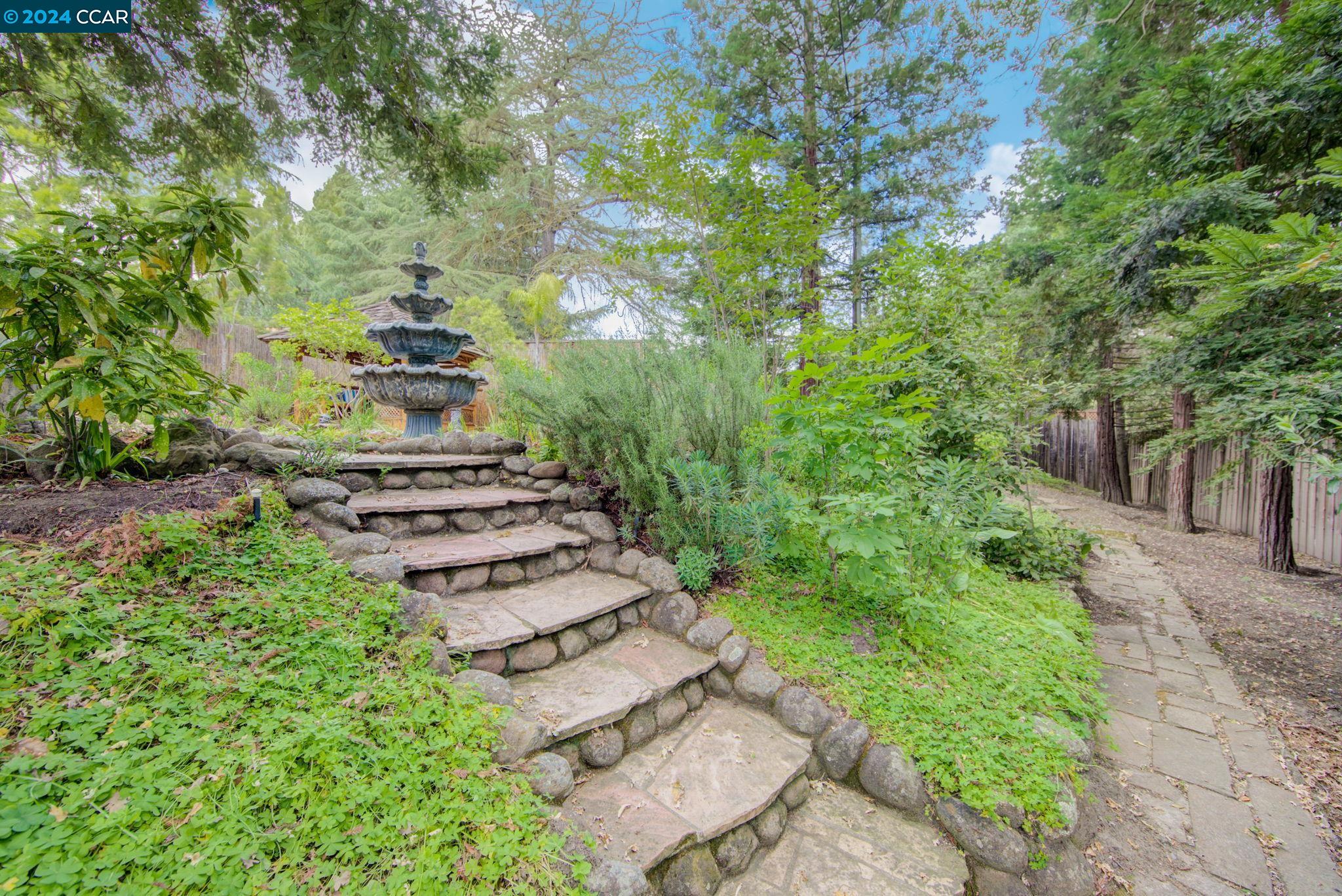 915 Grayson Lane