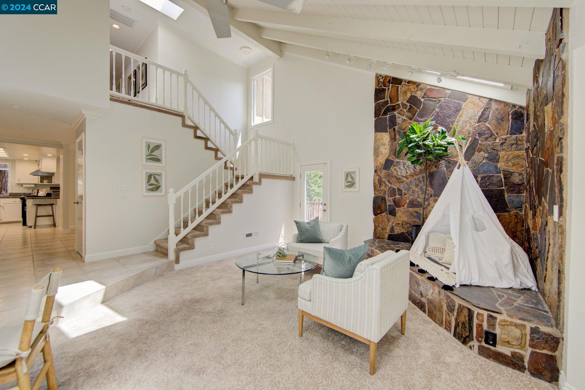915 Grayson Lane
