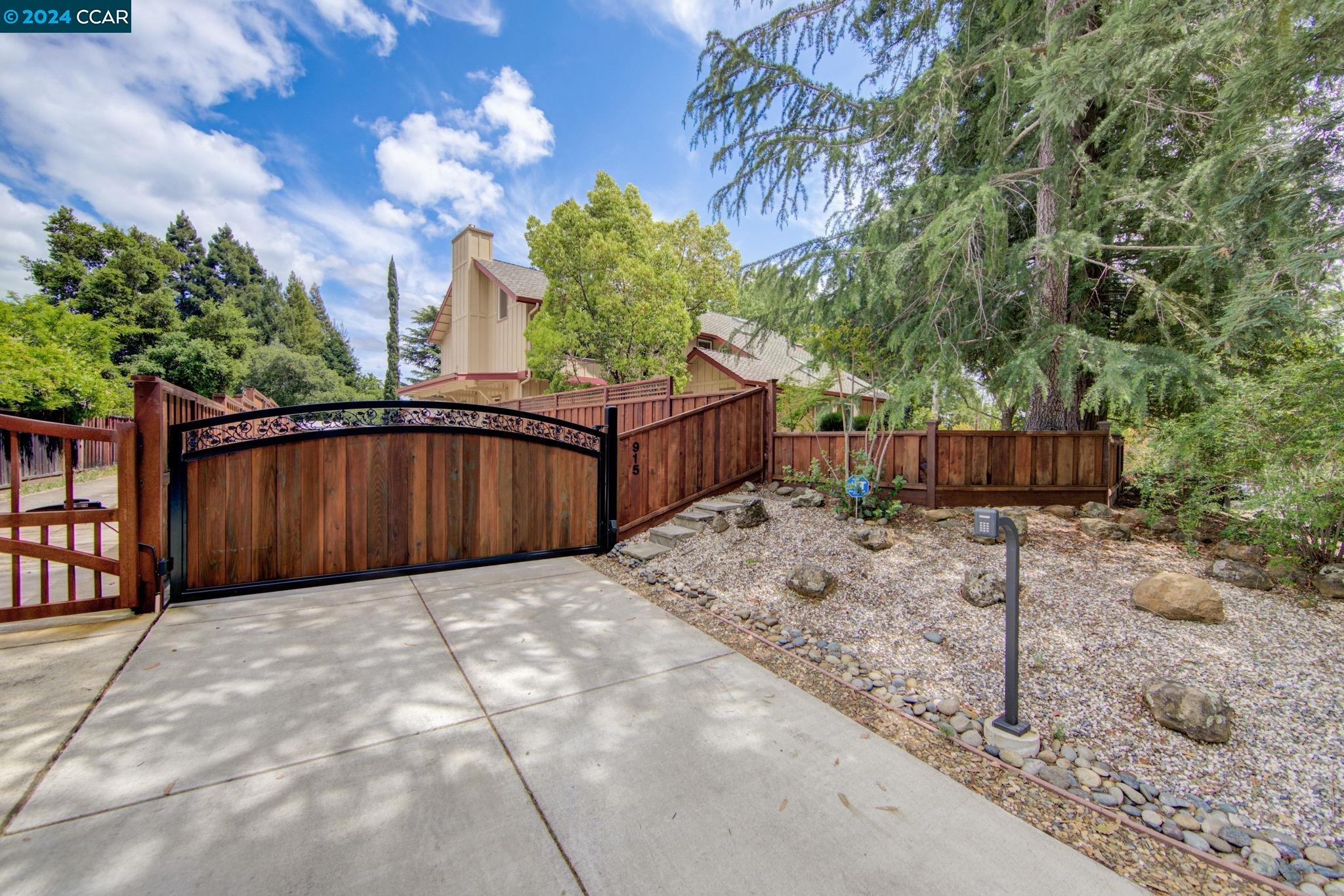 915 Grayson Lane