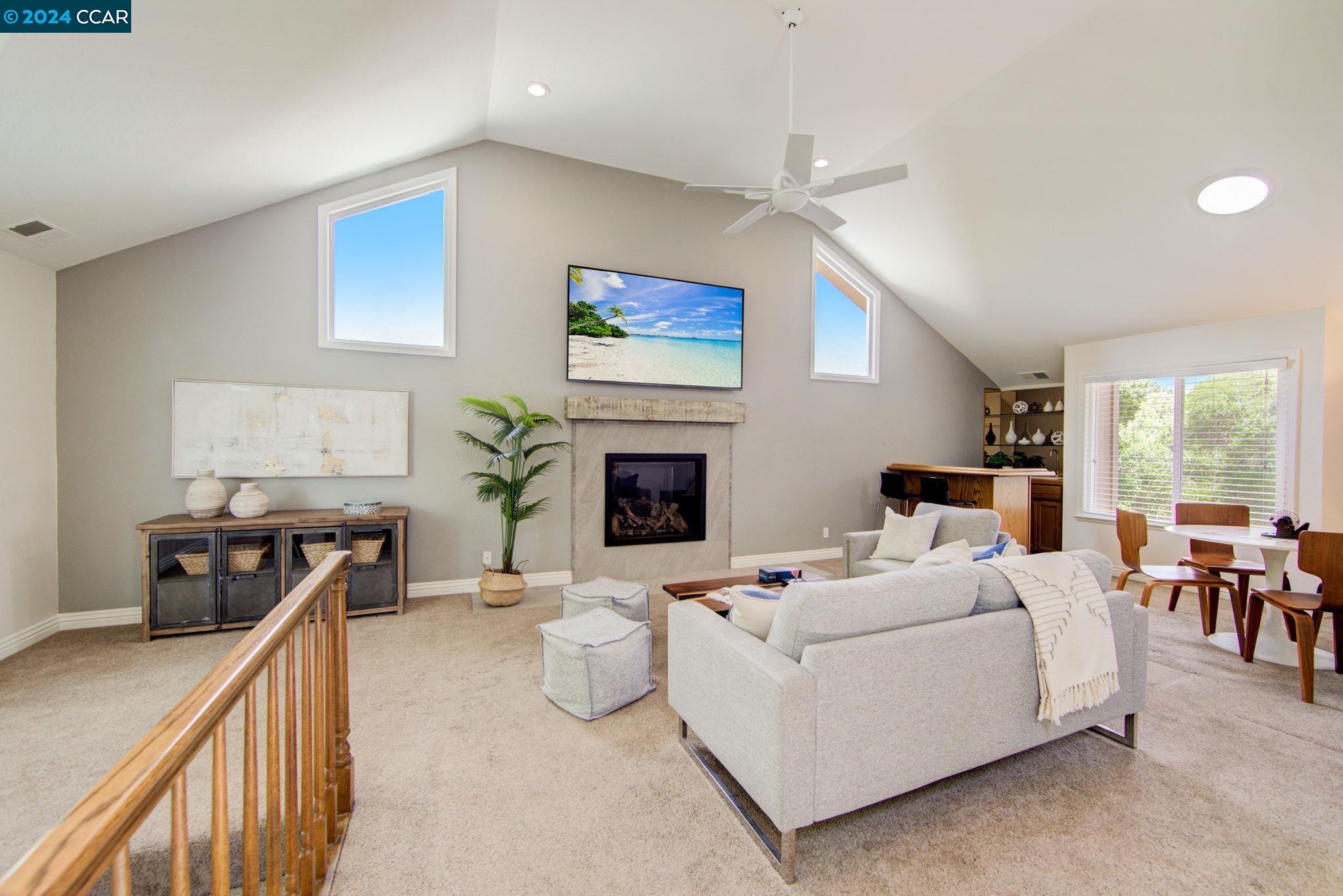 915 Grayson Lane