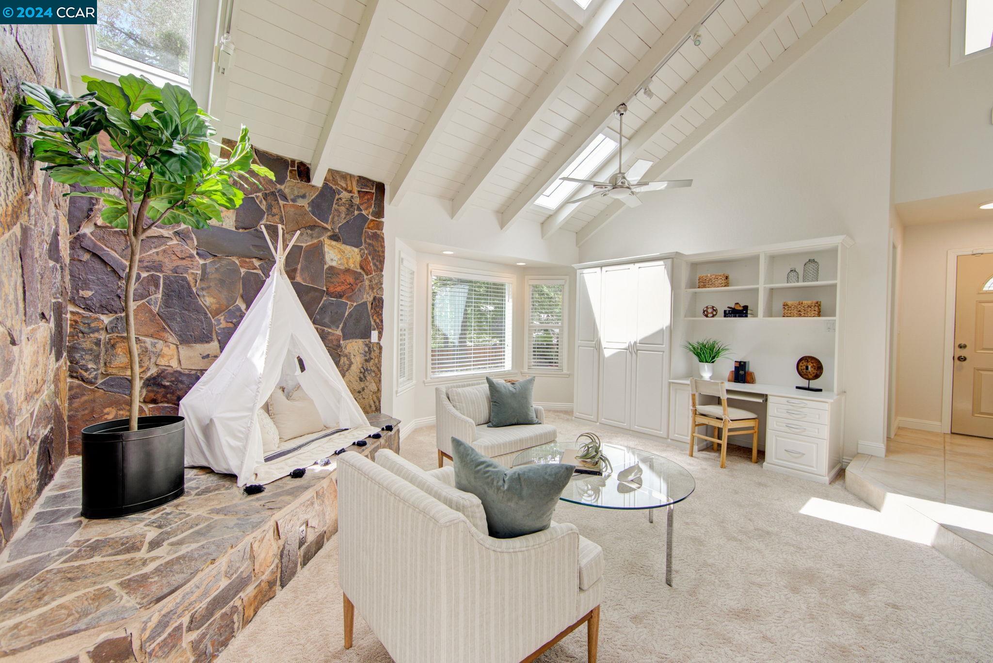 915 Grayson Lane