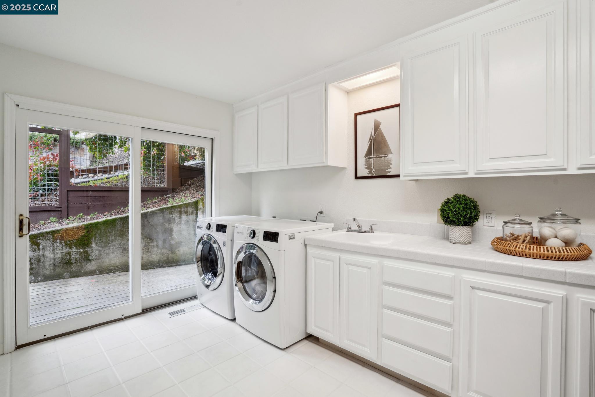 3555 Old Mountain View Dr.