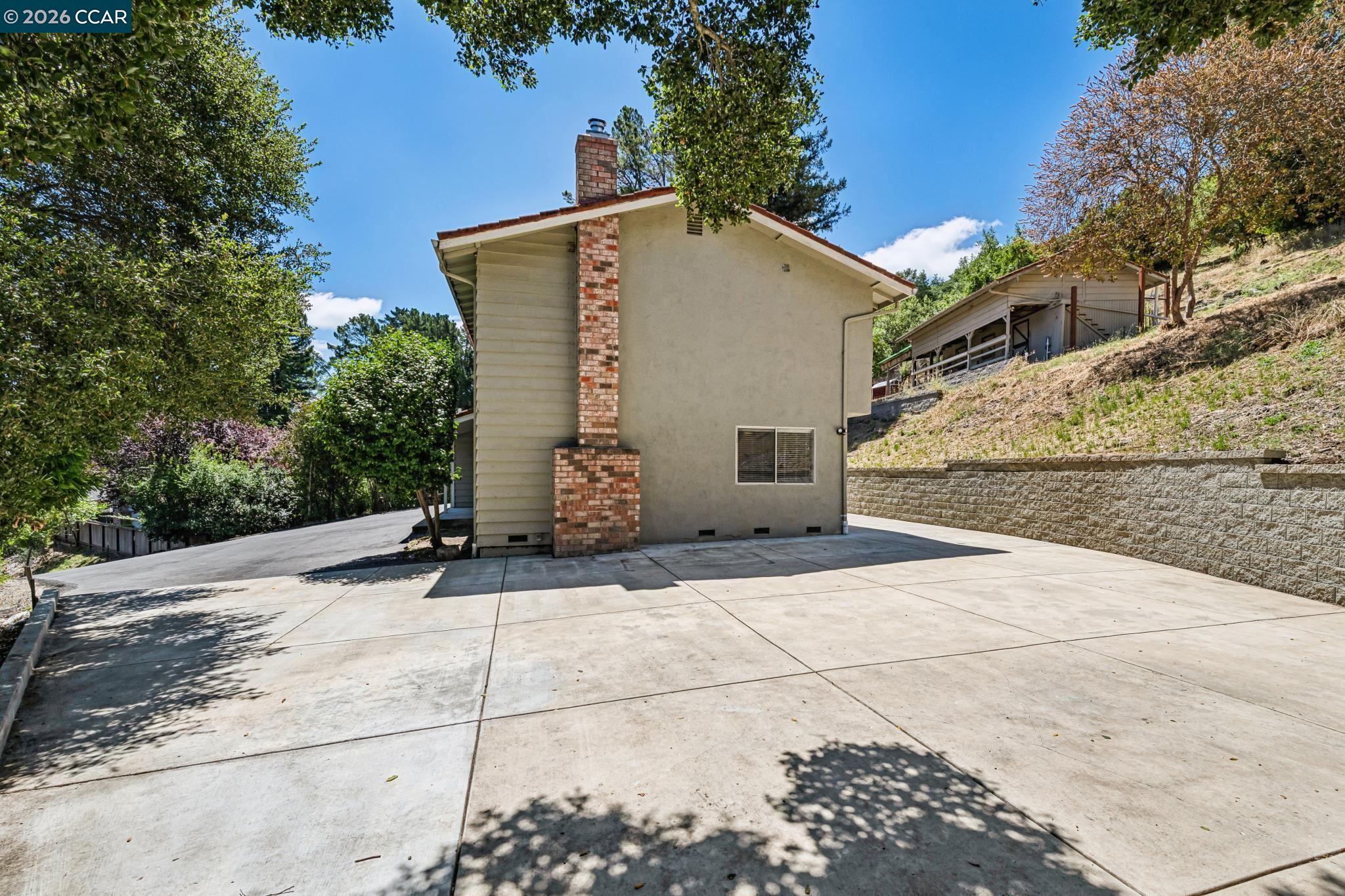 486 Butterfield Place