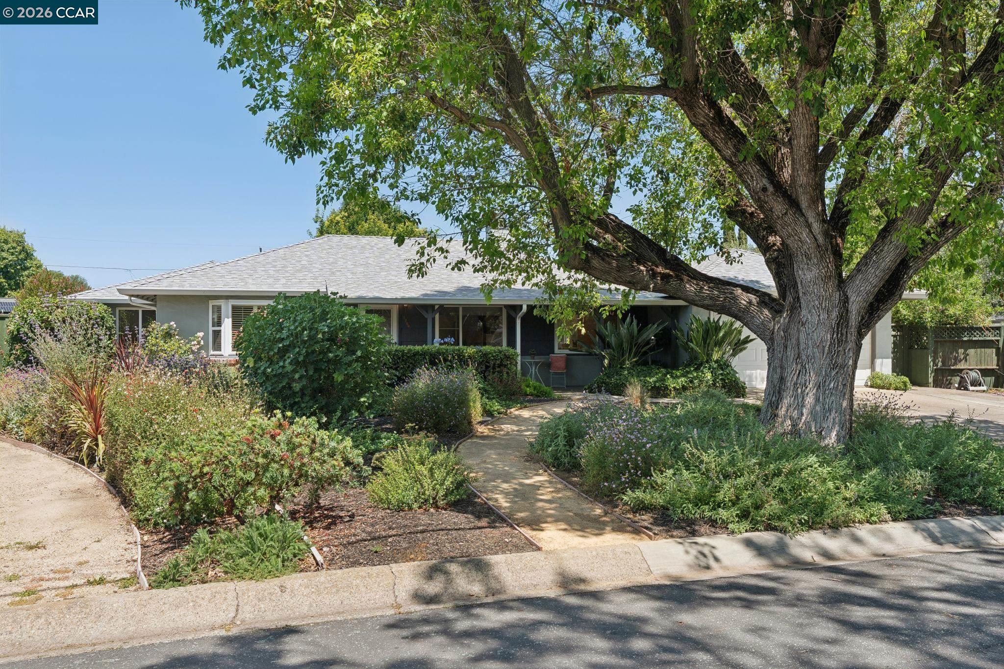 2060 Ahneita Dr.