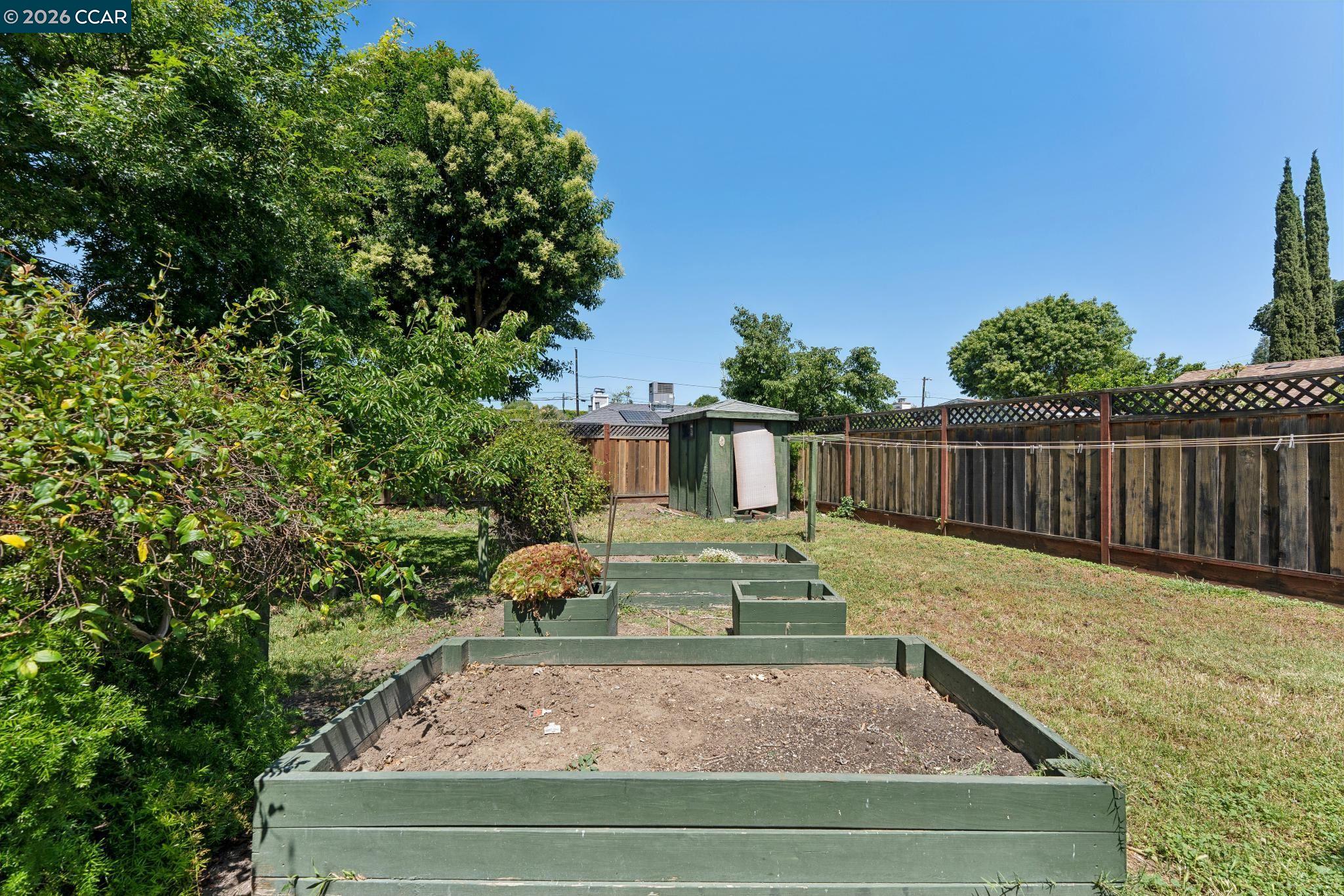 2060 Ahneita Dr.