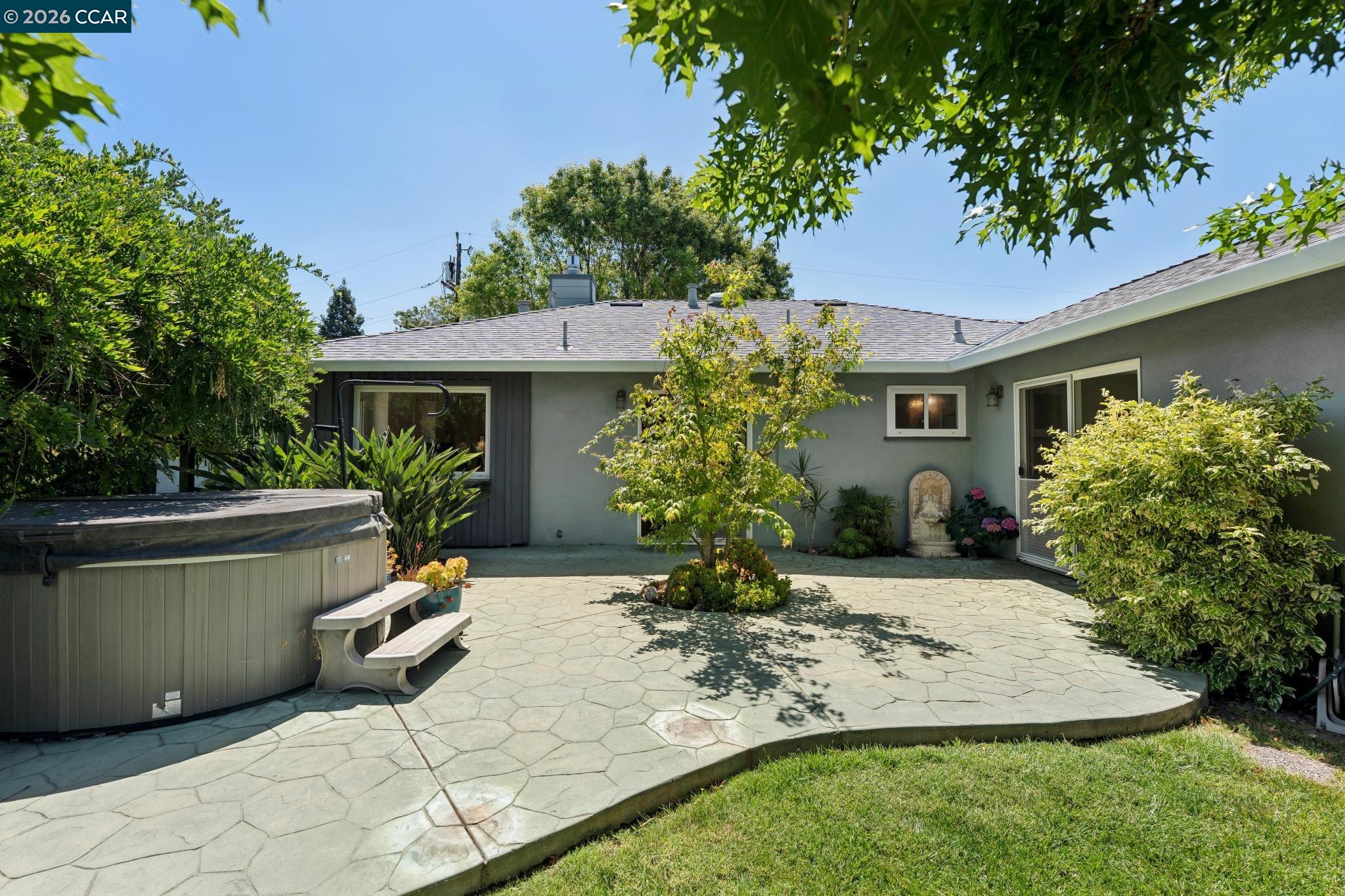 2060 Ahneita Dr.