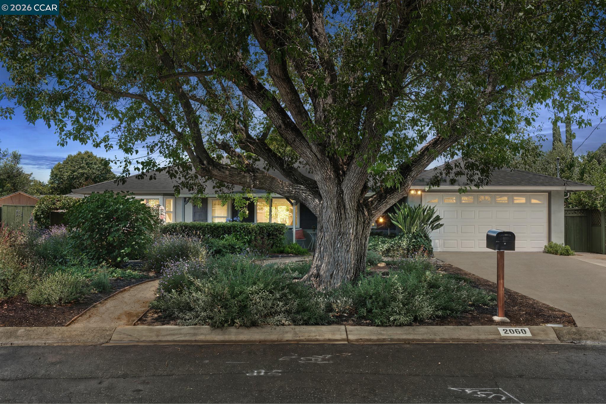 2060 Ahneita Dr.