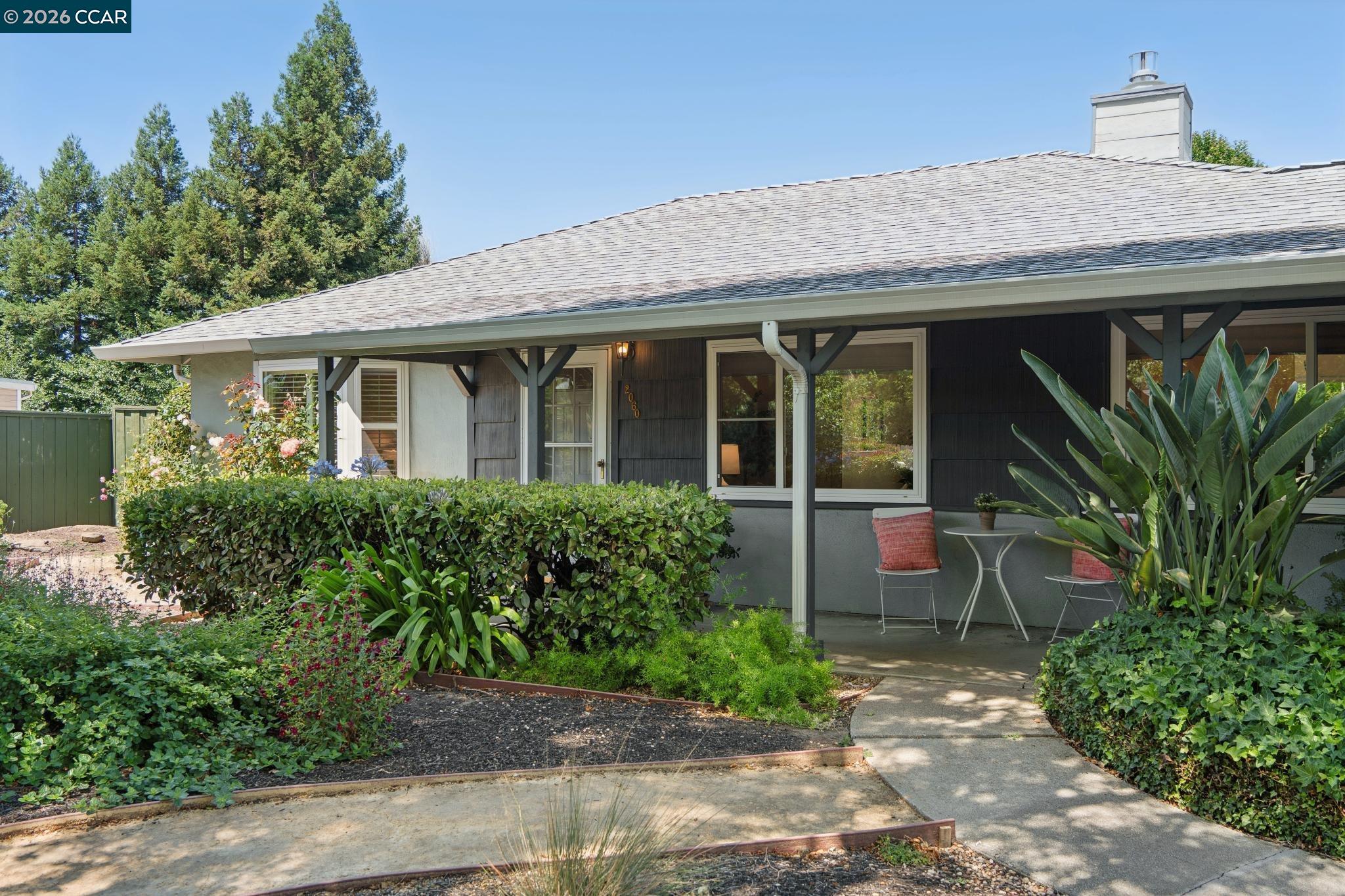 2060 Ahneita Dr.
