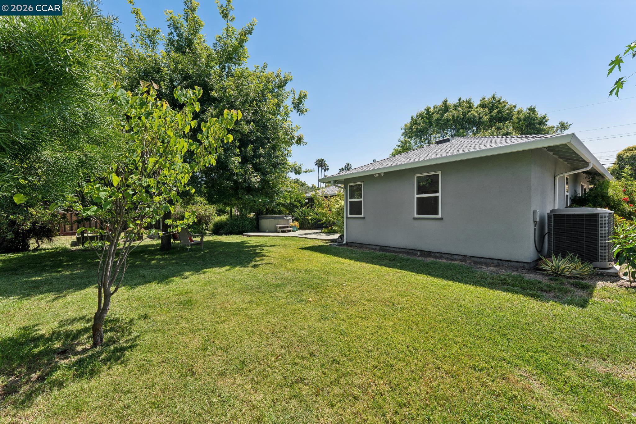 2060 Ahneita Dr.