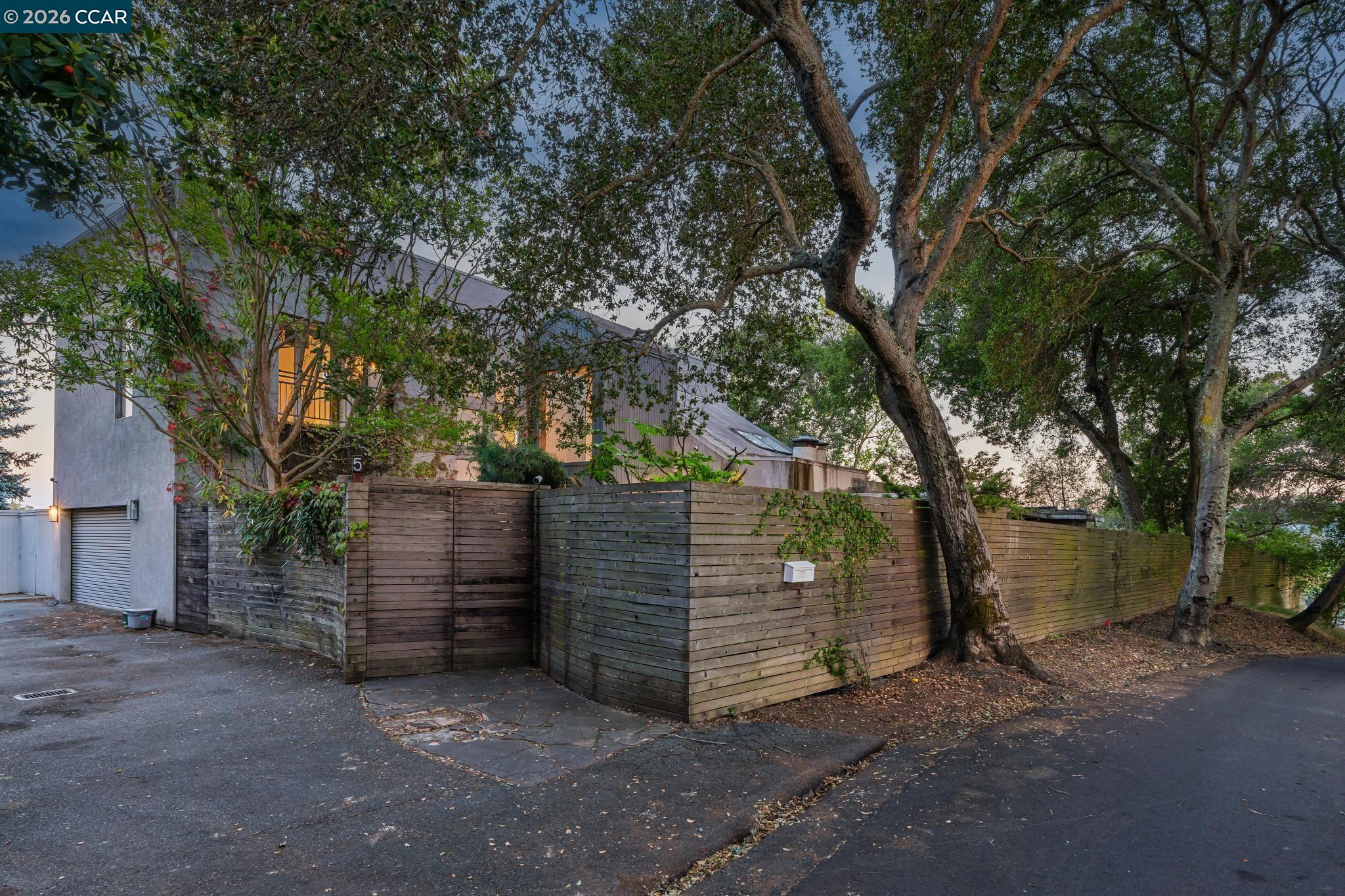5 Oak Flat Rd.
