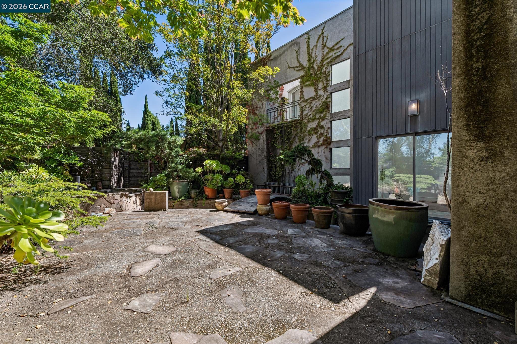 5 Oak Flat Rd.