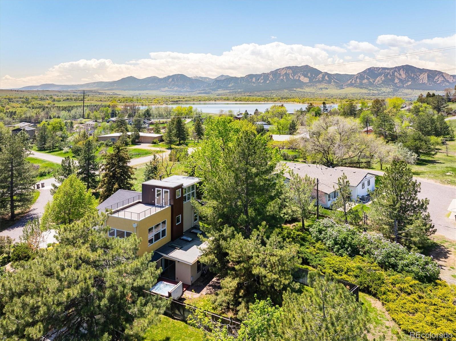 6843 Fairview Drive
