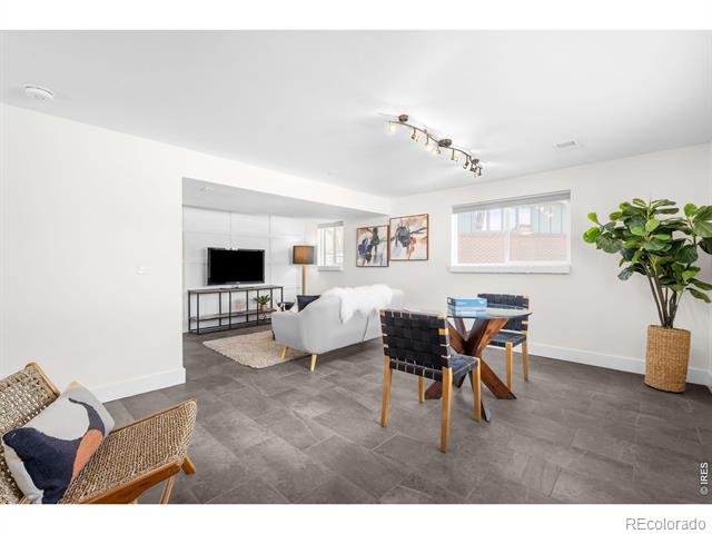 1382 Glen Court