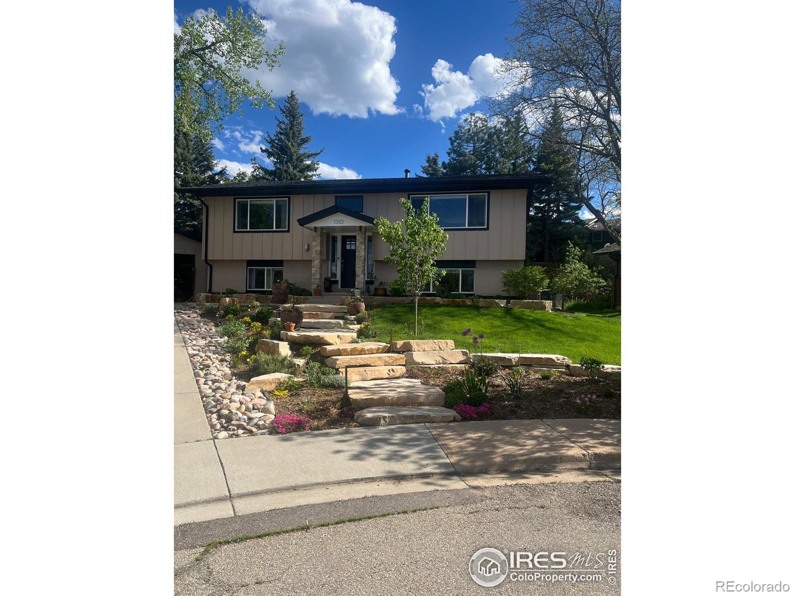 1382 Glen Court