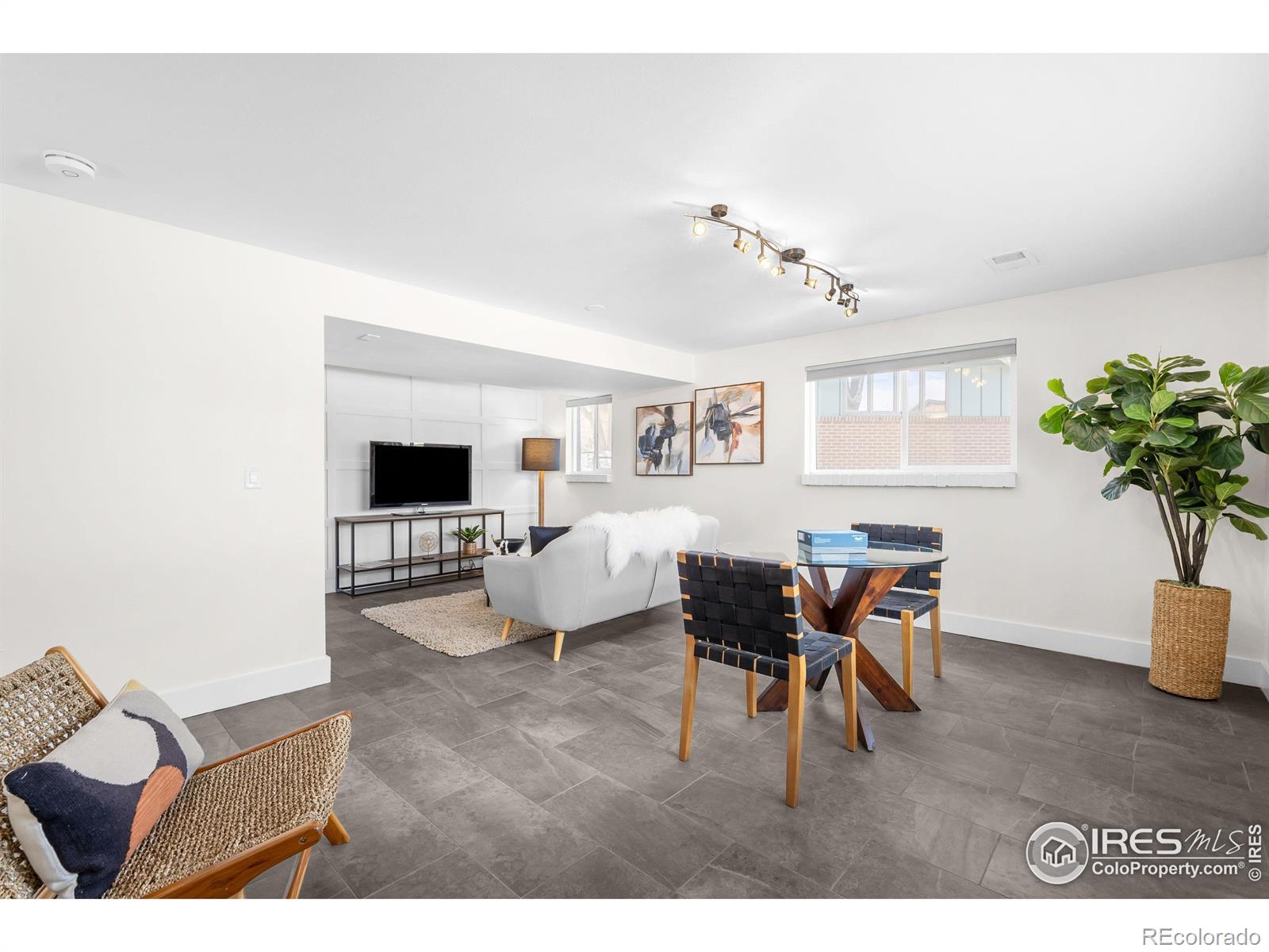 1382 Glen Court