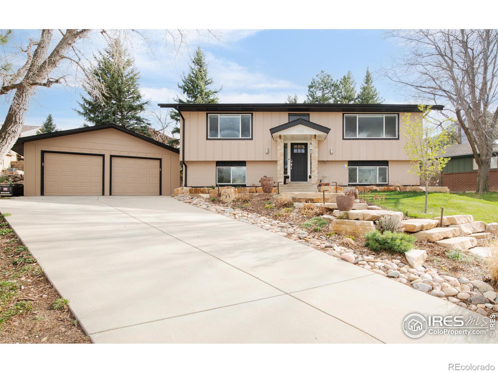 1382 Glen Court