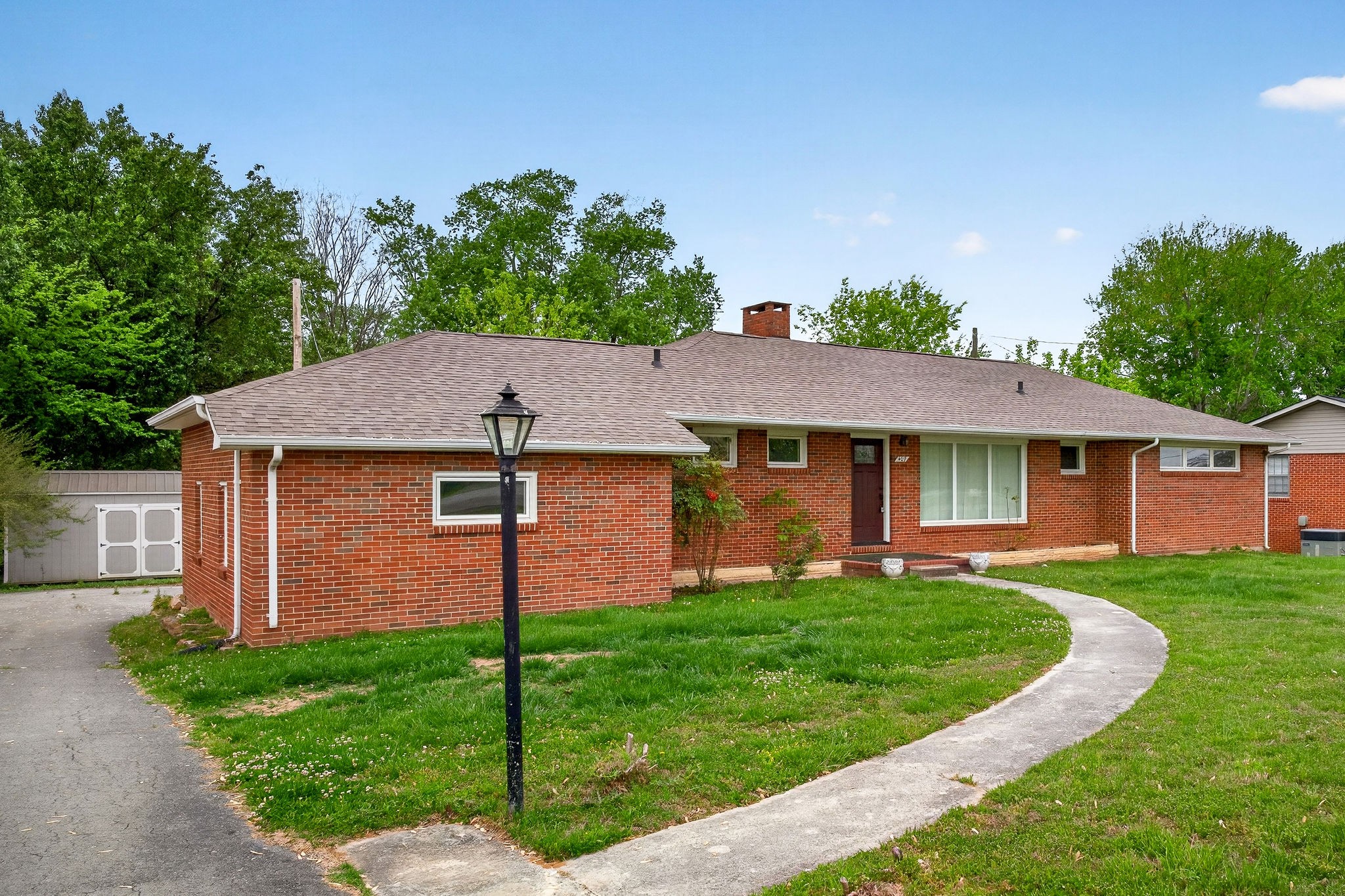 407 Sunset Dr