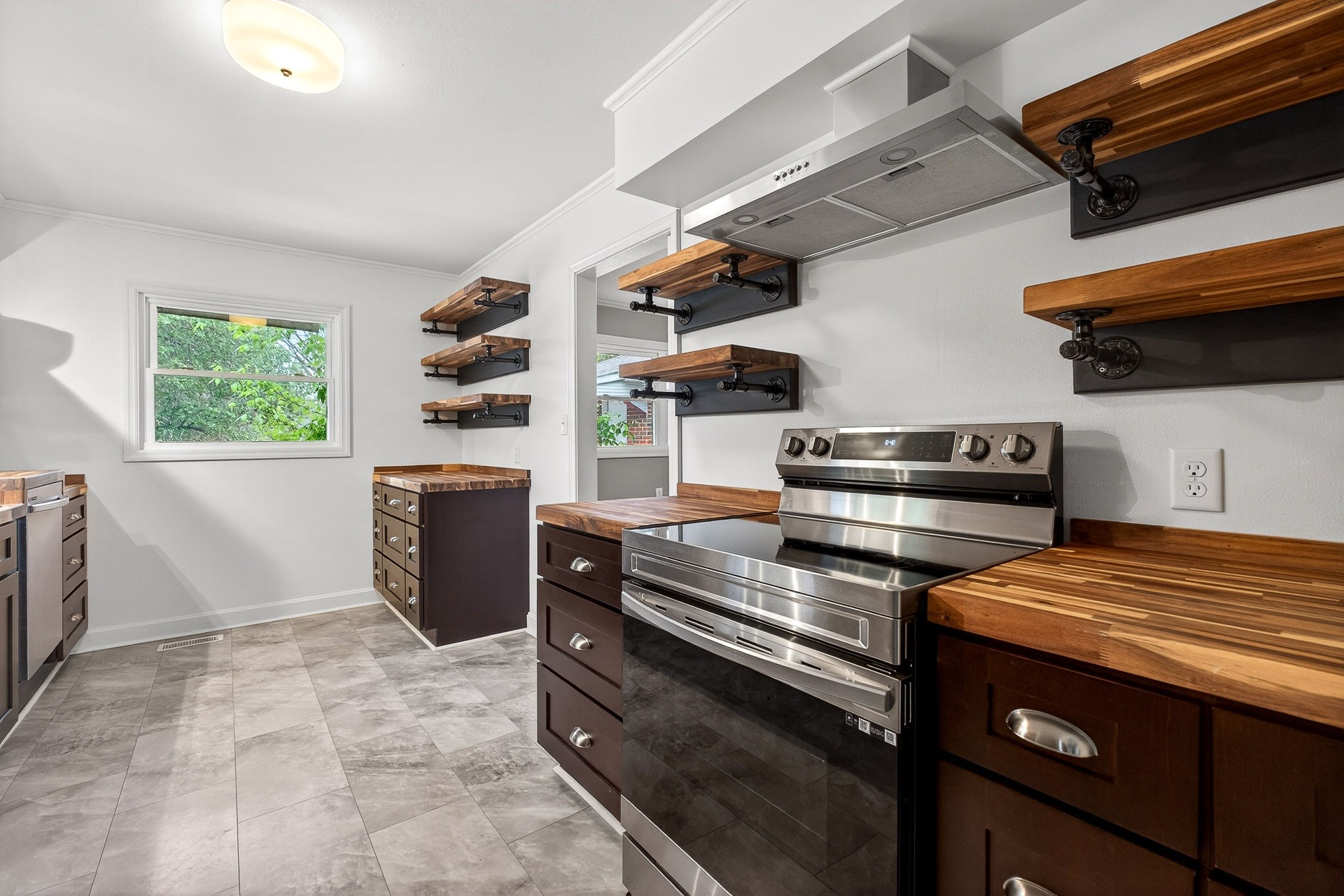 407 Sunset Dr
