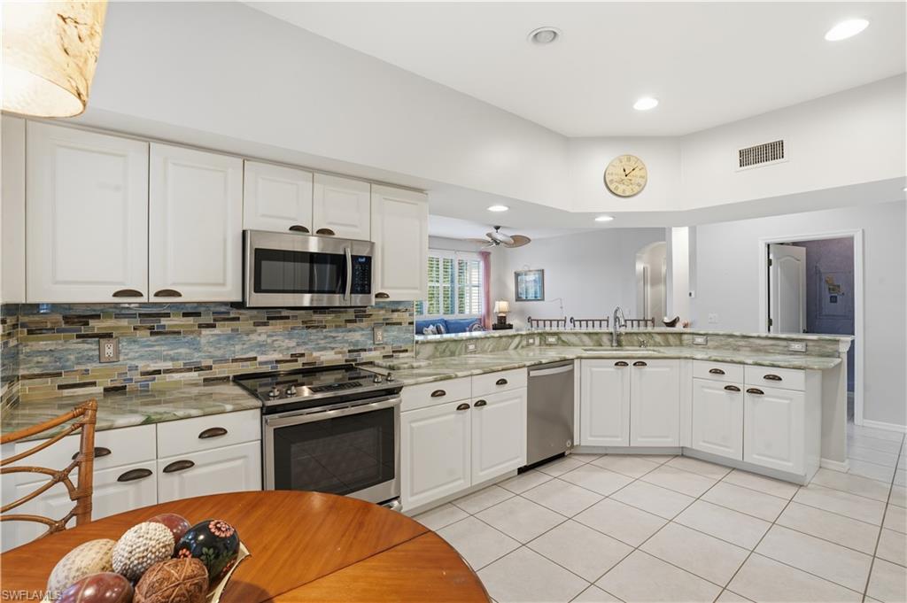 9021 Las Maderas DR 201