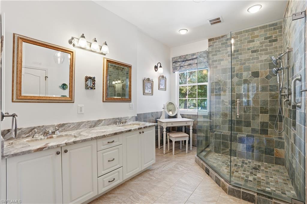 9021 Las Maderas DR 201