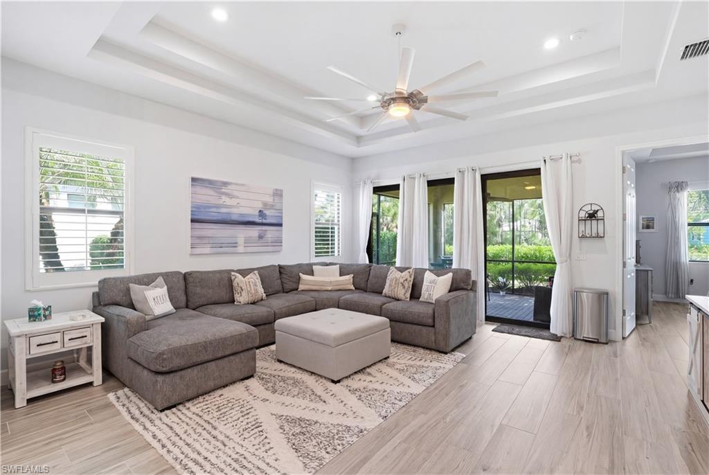 9435 Isla Bella CIR