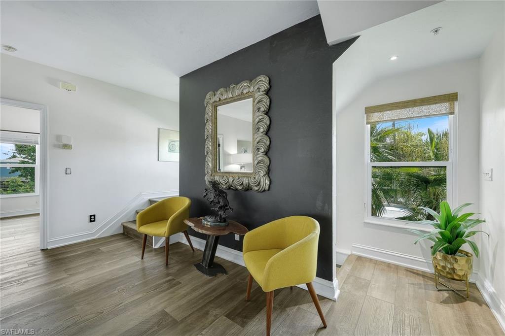 3858 Riviera CIR