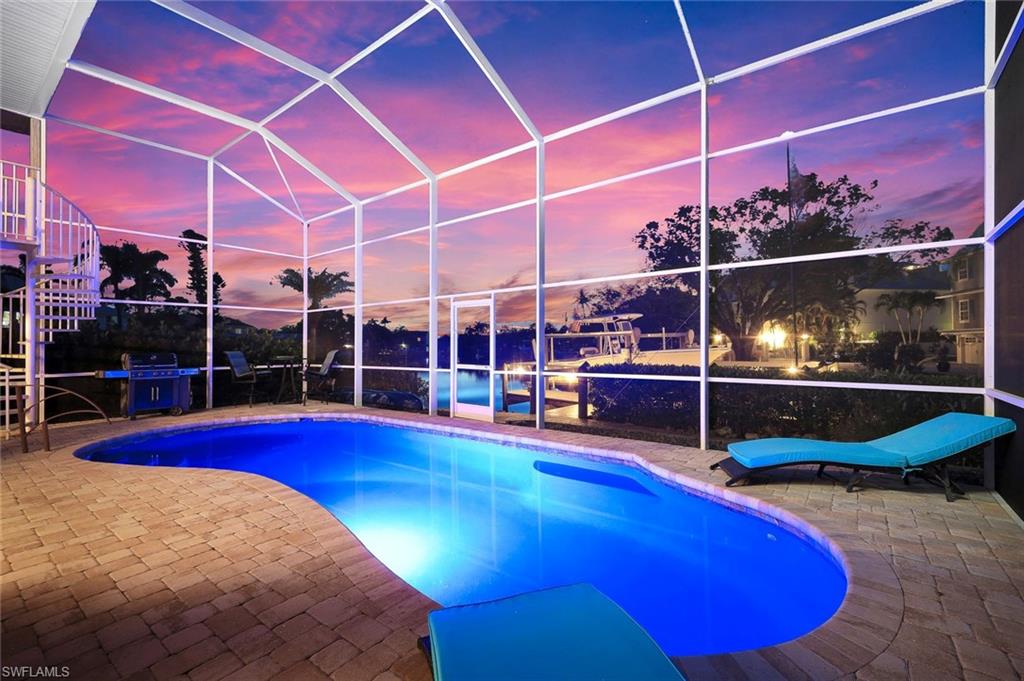 3858 Riviera CIR