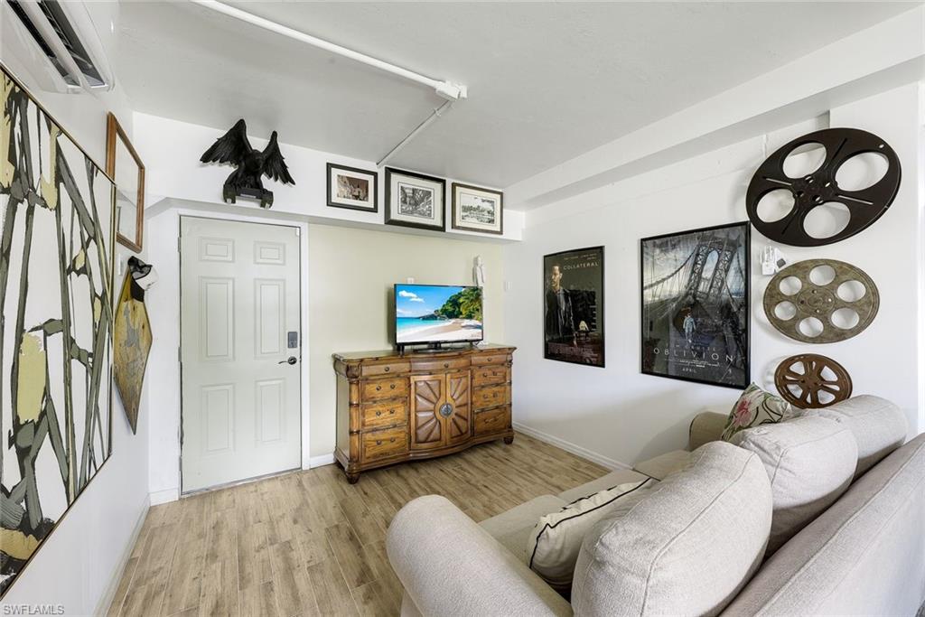 3858 Riviera CIR