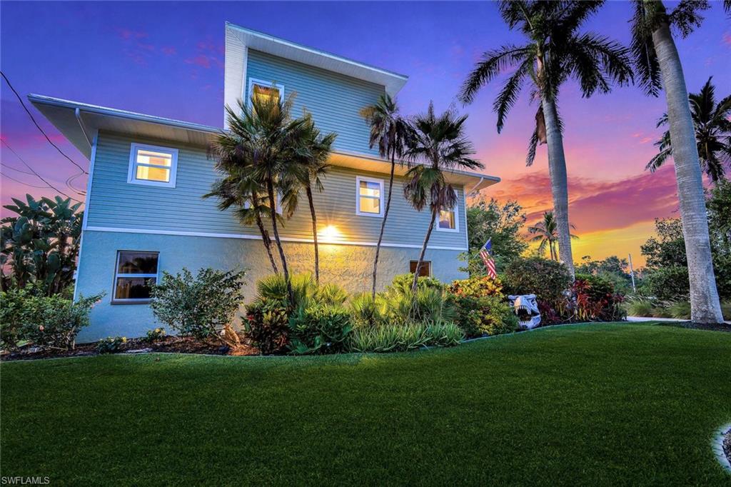 3858 Riviera CIR