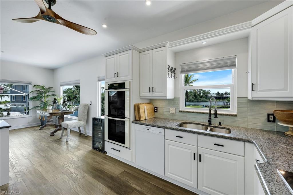 3858 Riviera CIR