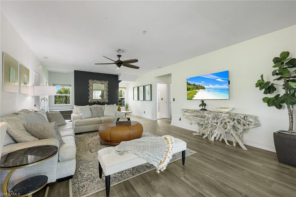 3858 Riviera CIR