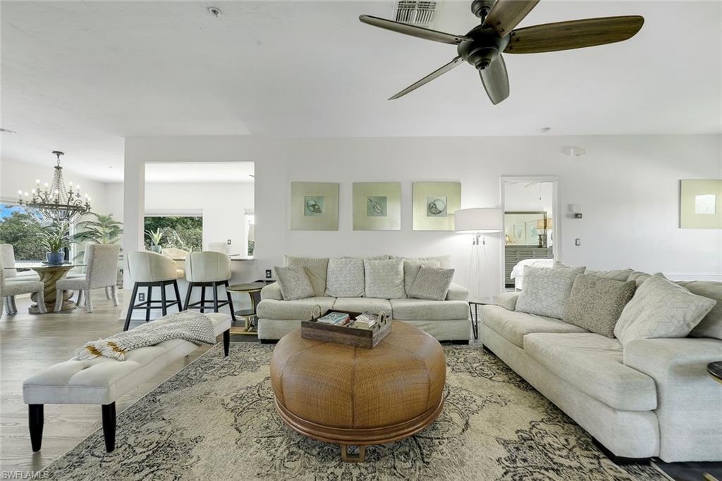 3858 Riviera CIR